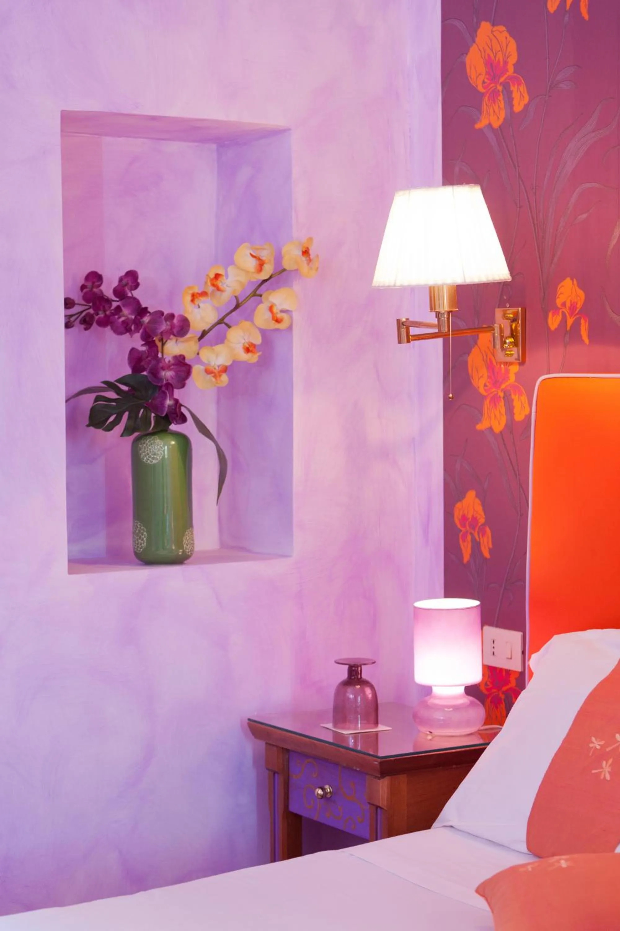 Decorative detail, Bed in 66 Imperial Inn Deluxe B&B