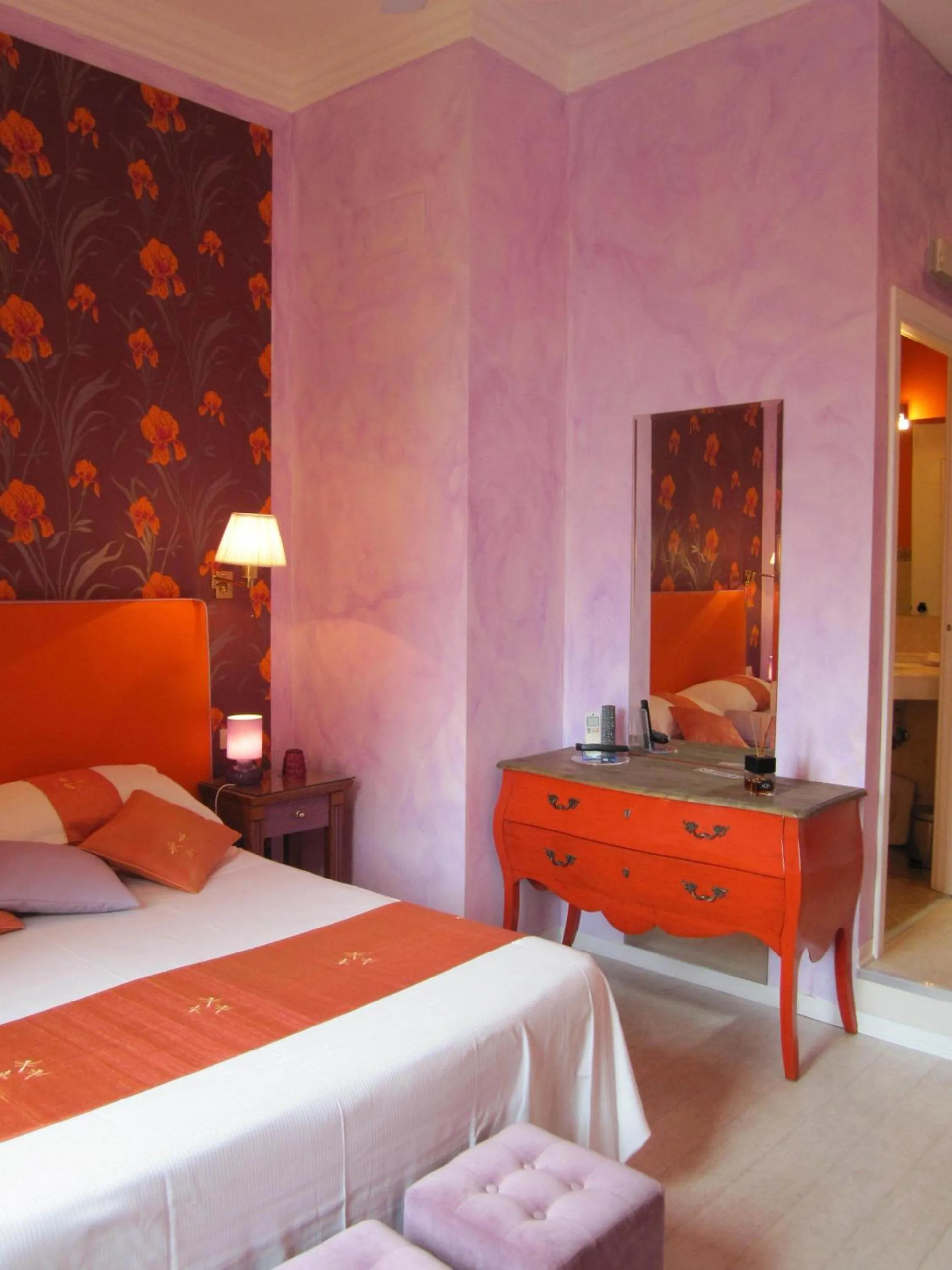 Decorative detail, Bed in 66 Imperial Inn Deluxe B&B