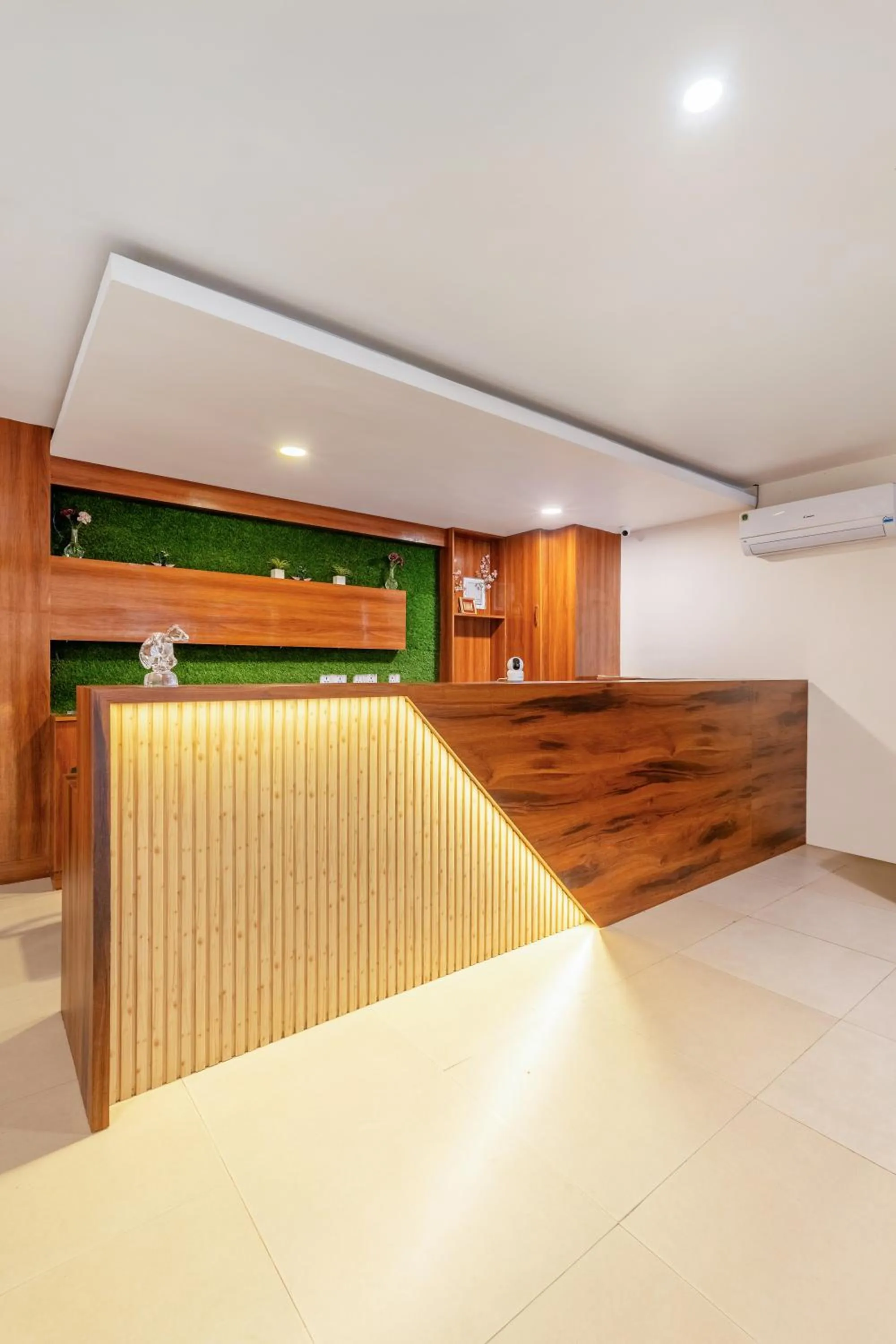 Lobby or reception in Monday Hotels Hitec City