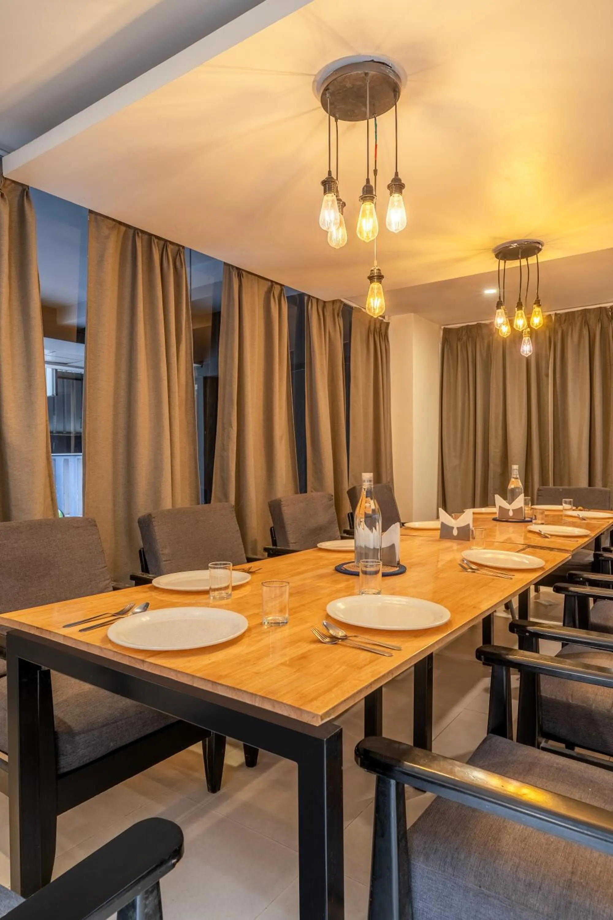 Restaurant/places to eat in Monday Hotels Hitec City