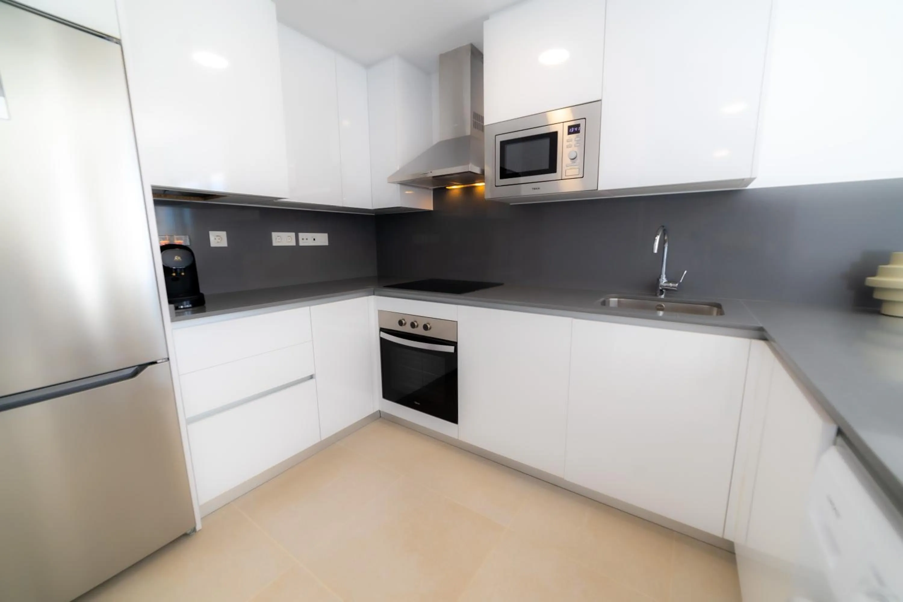 Kitchen or kitchenette in Aqua Apartments Bellamar, Marbella