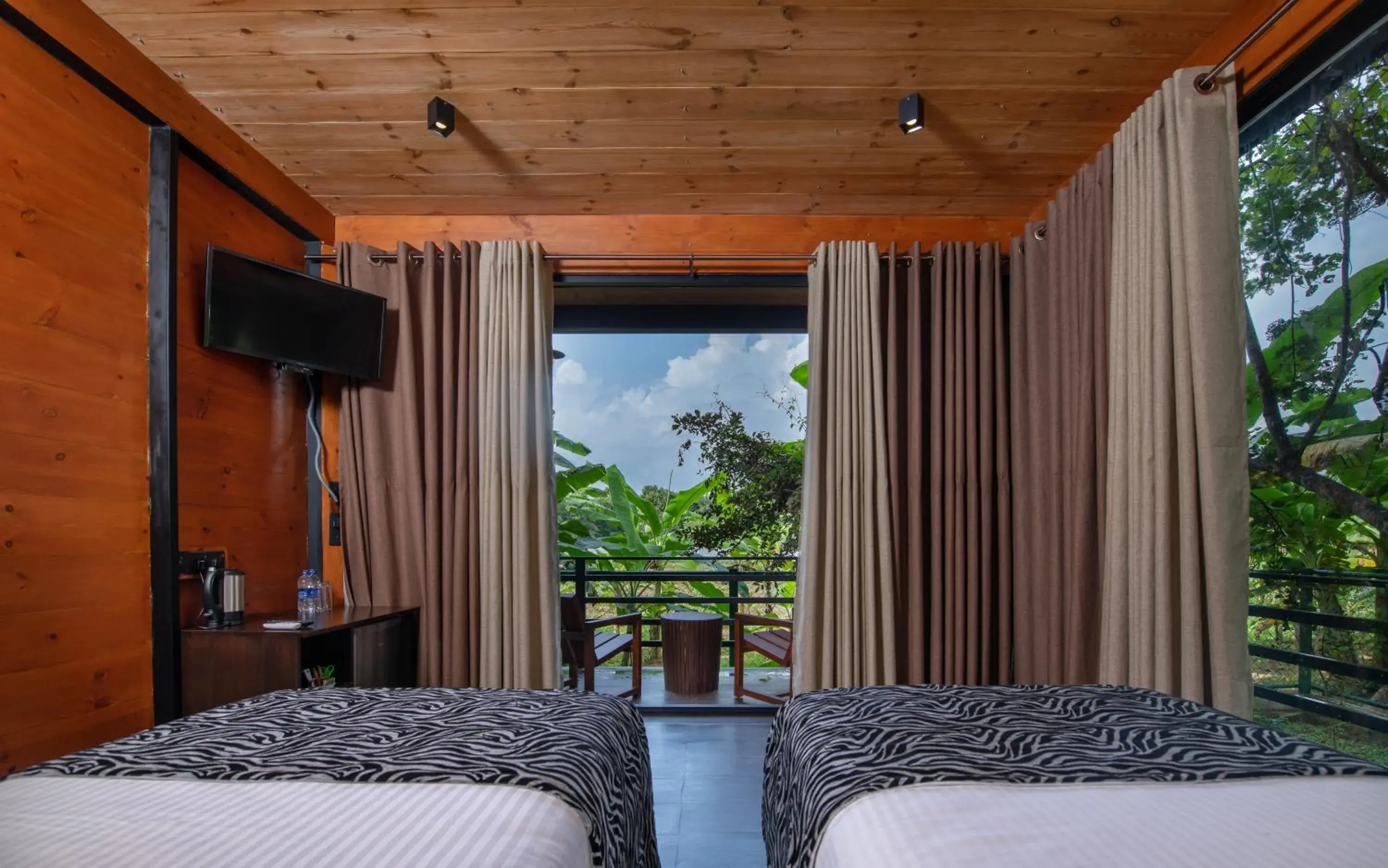 Deluxe Twin Room in Atha Resort Deluxe Twin Room in Atha Resort