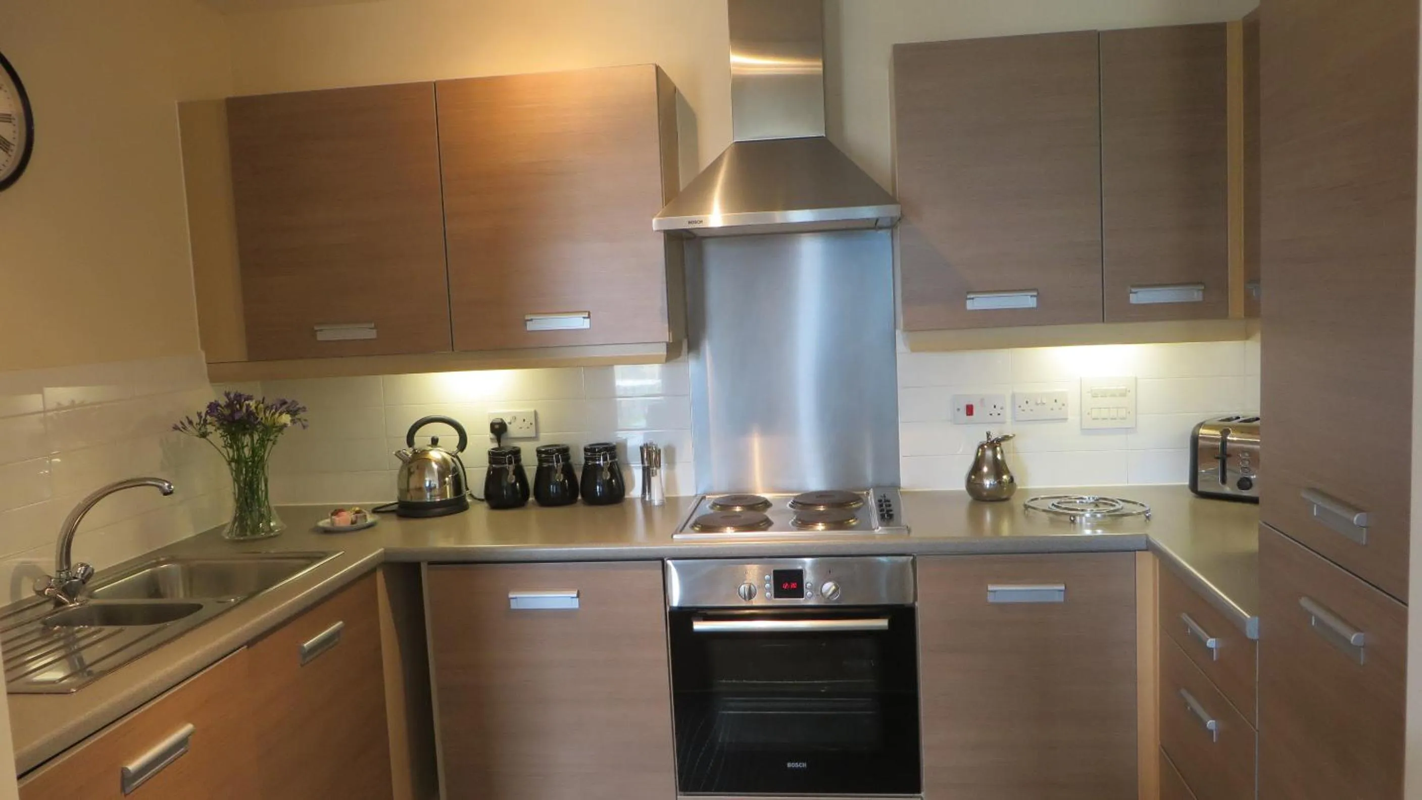 Kitchen or kitchenette in Citystay Living- Warren Close