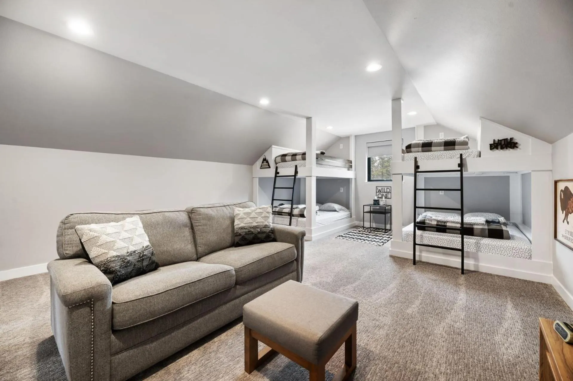 Bed in Copper Skies Lodge at Powder House Pass