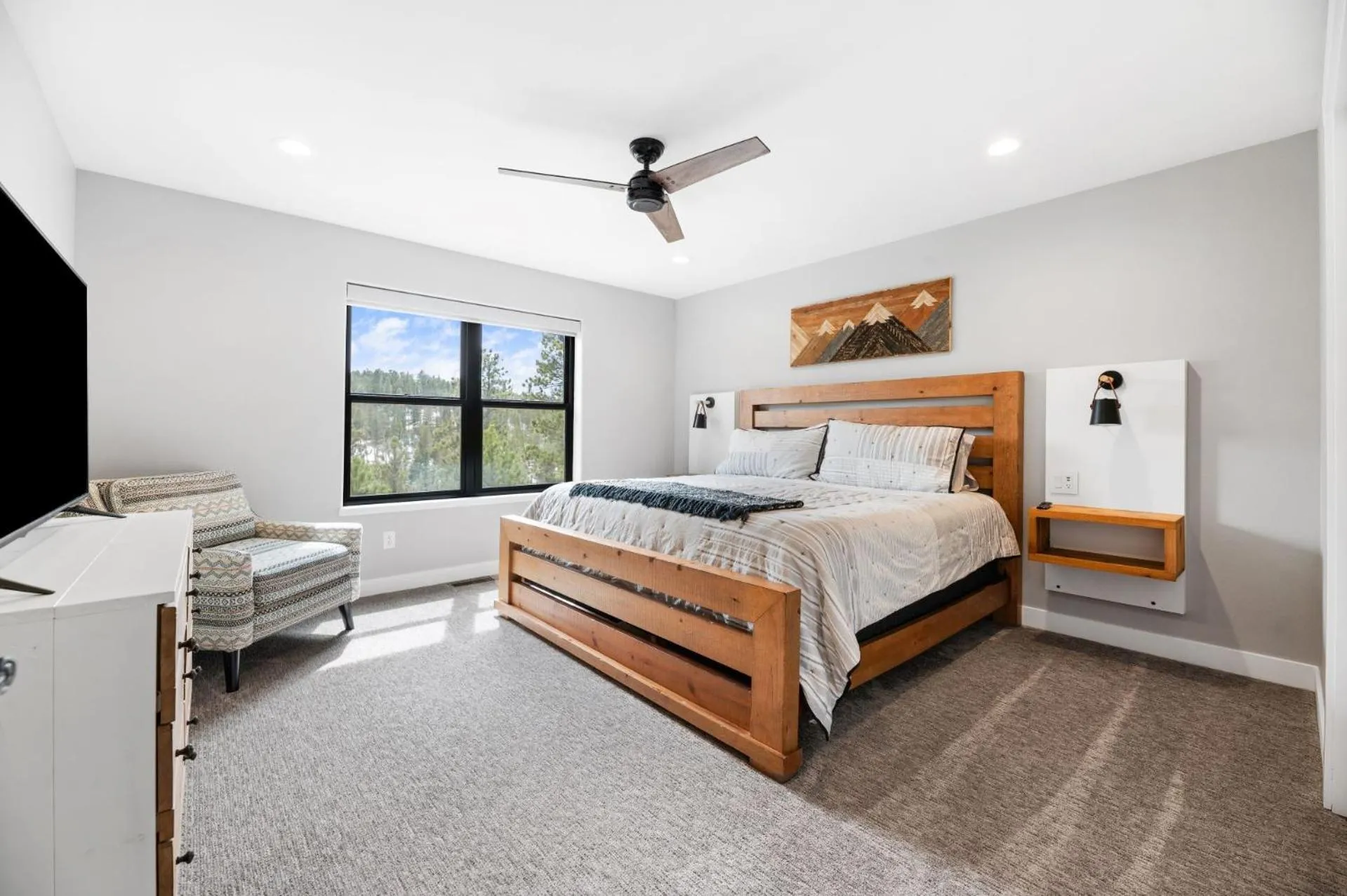 Bed in Copper Skies Lodge at Powder House Pass