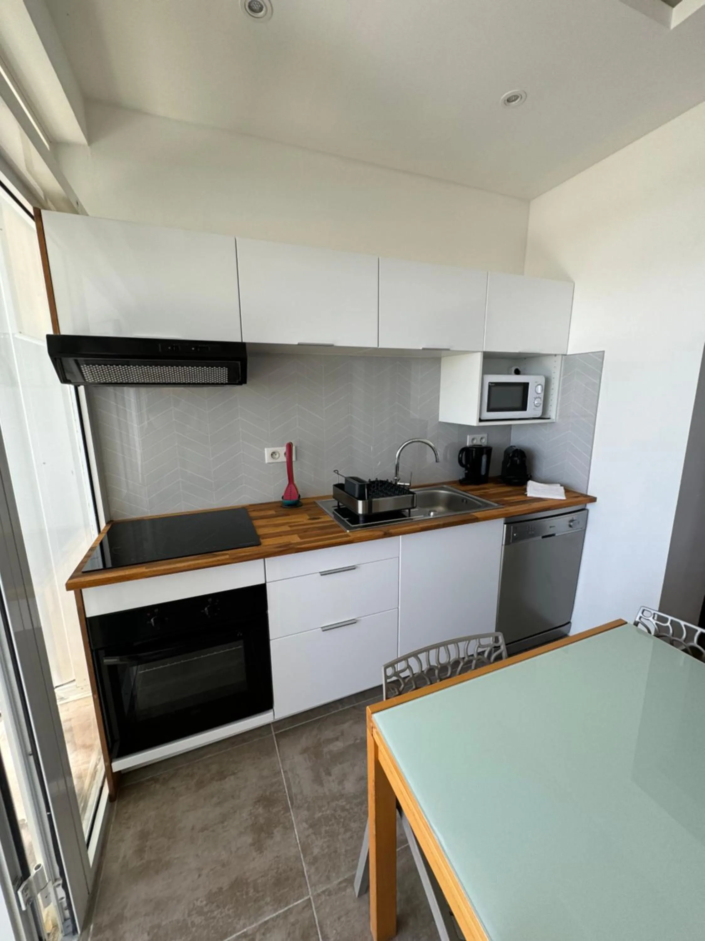 Kitchen or kitchenette in Moana Lodge