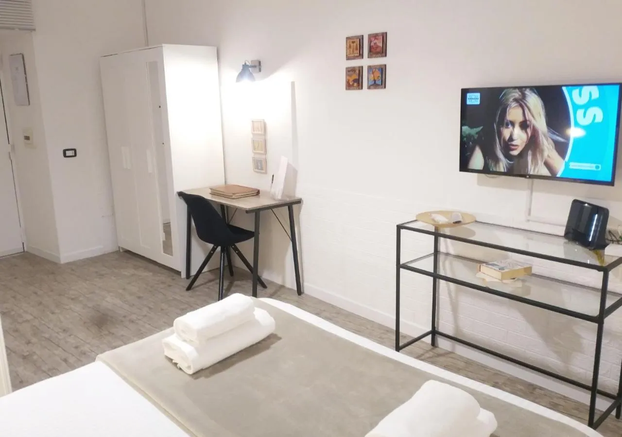 View (from property/room), Bed in Bed Napoli