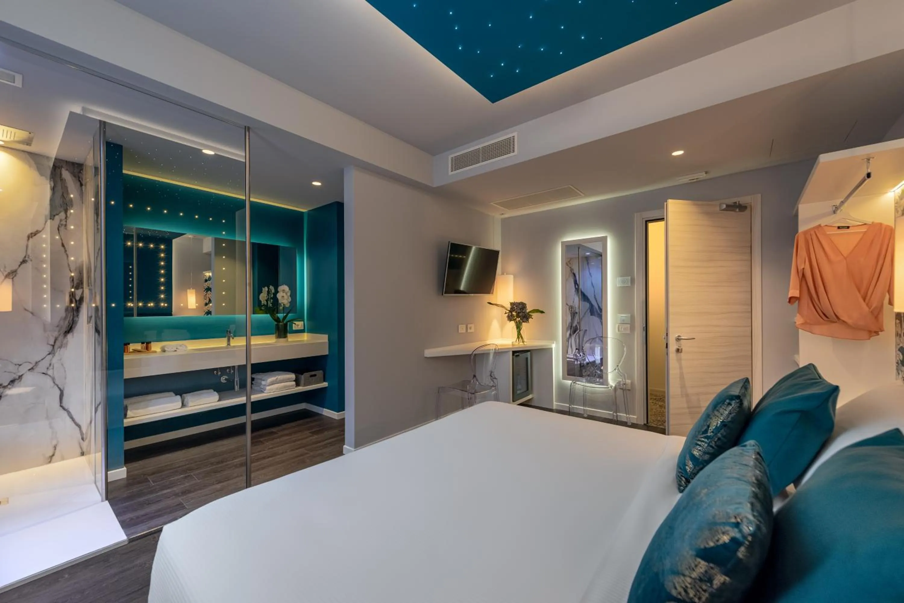 Bathroom, Bed in Hotel Locanda Al Piave ***S