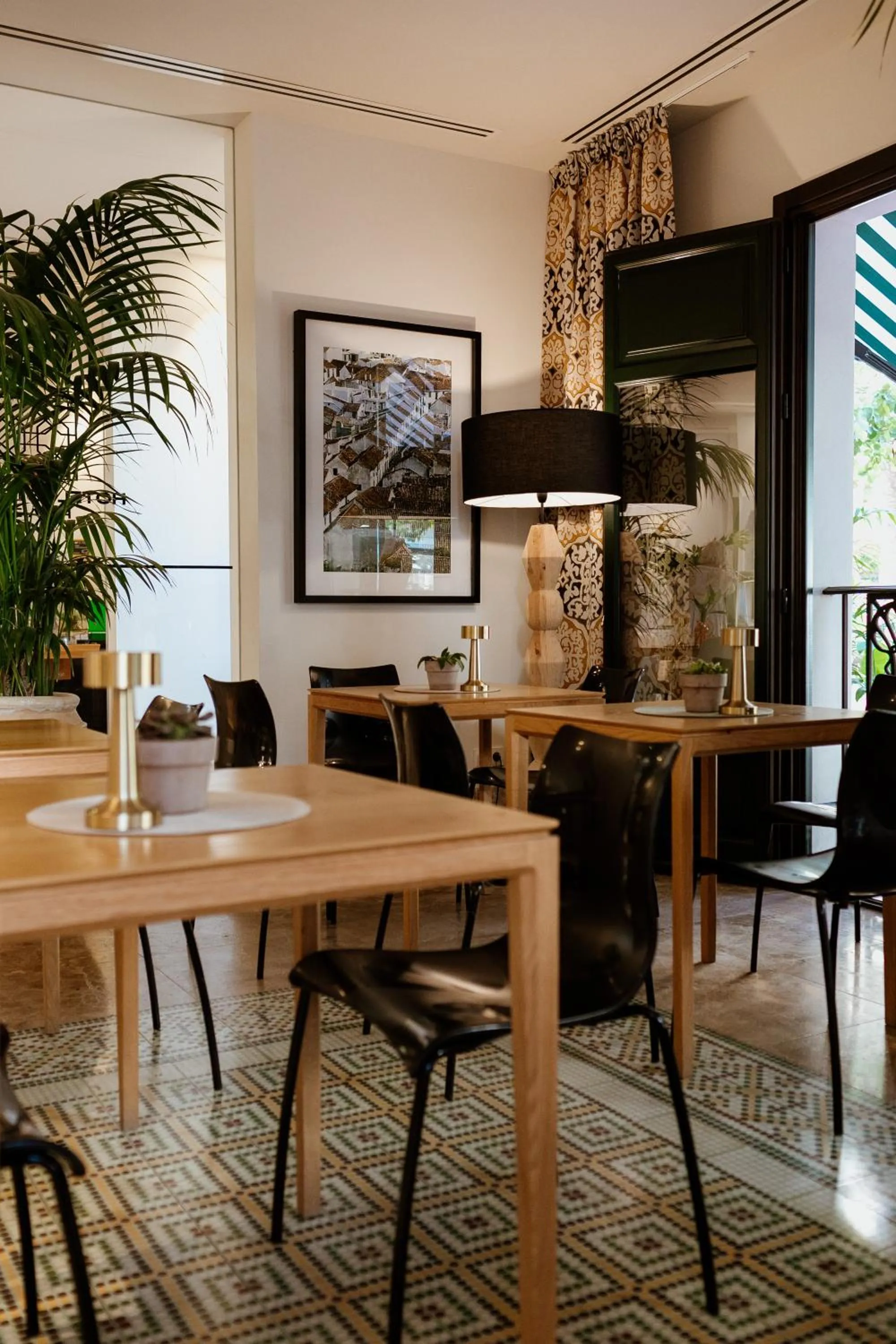 Restaurant/places to eat in Hotel Estepona Plaza