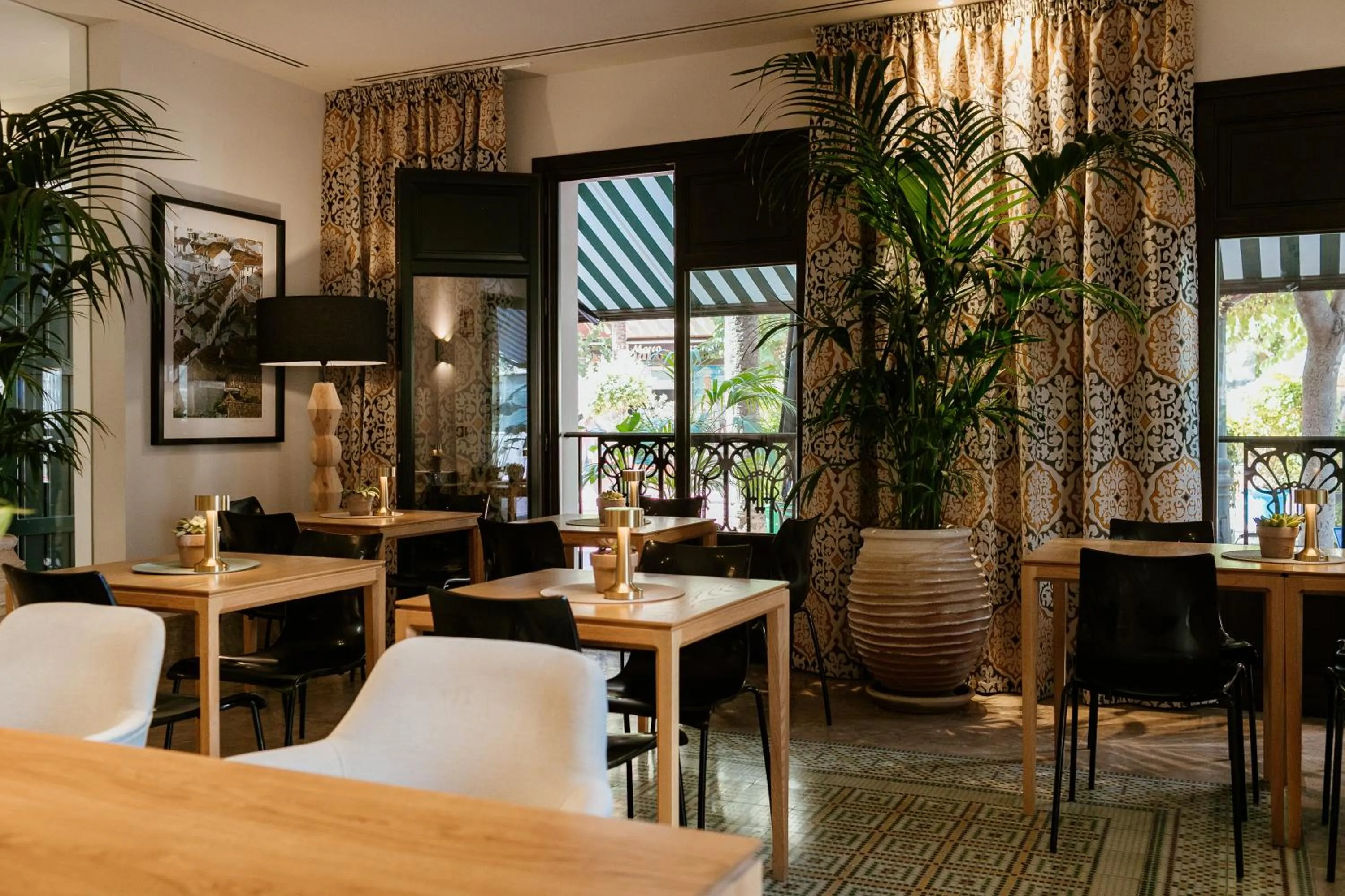 Restaurant/places to eat in Hotel Estepona Plaza