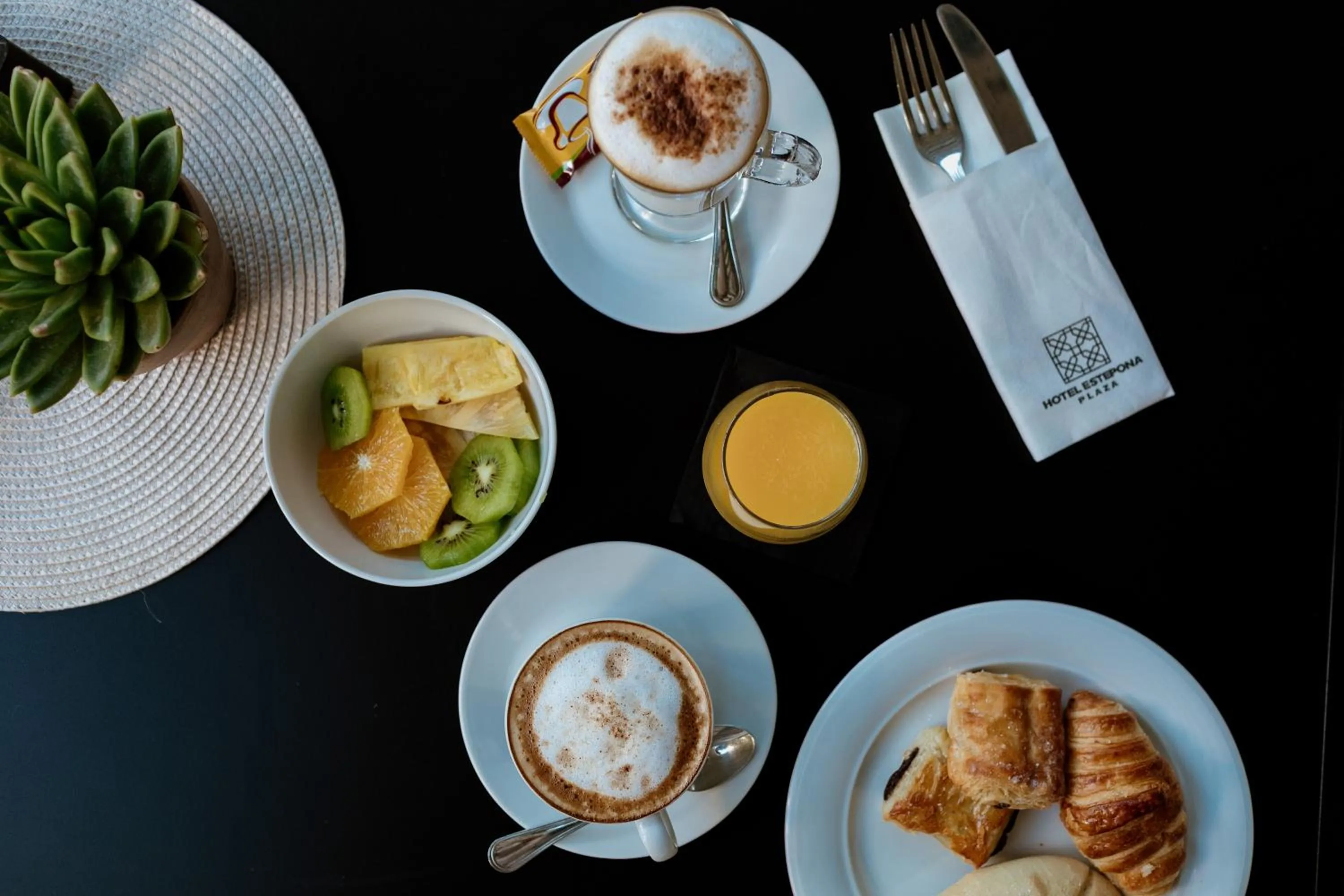 Food and drinks in Hotel Estepona Plaza