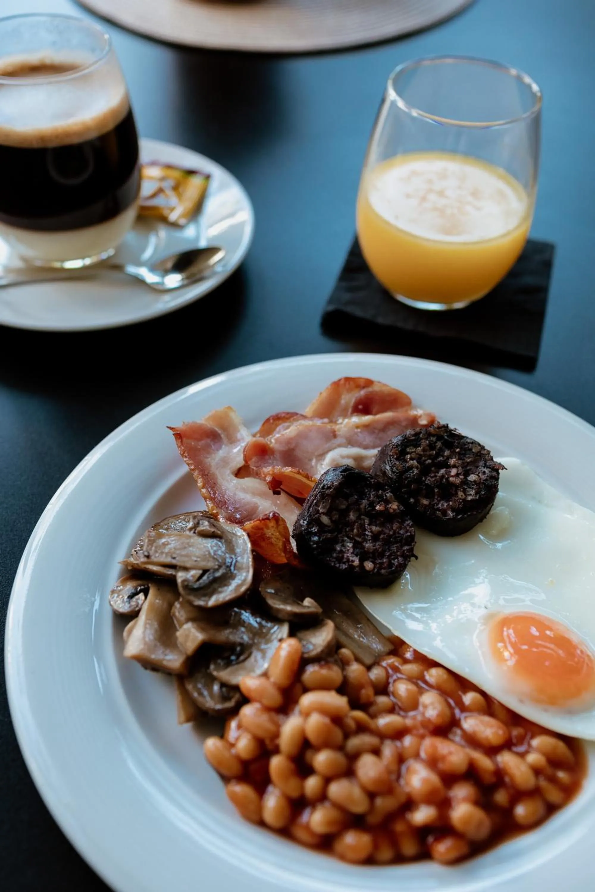 Restaurant/places to eat in Hotel Estepona Plaza