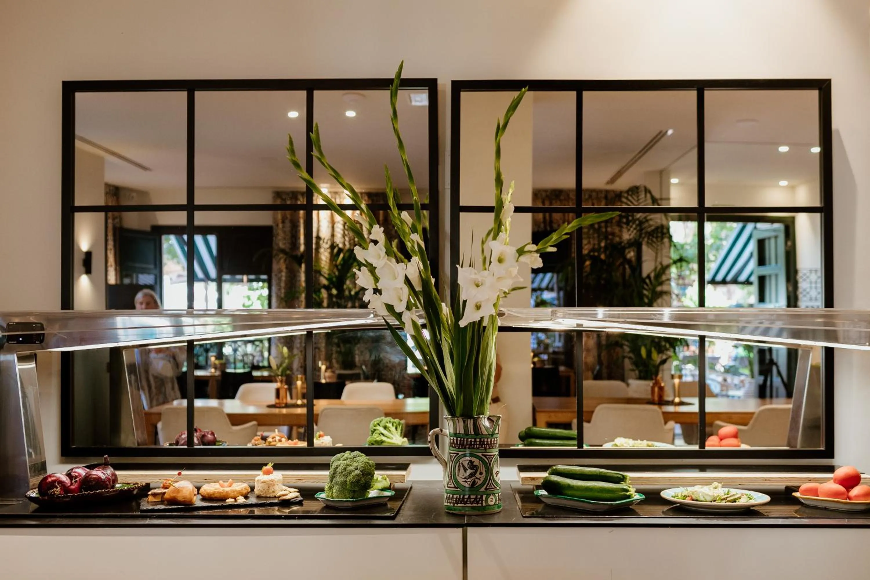 Restaurant/places to eat in Hotel Estepona Plaza