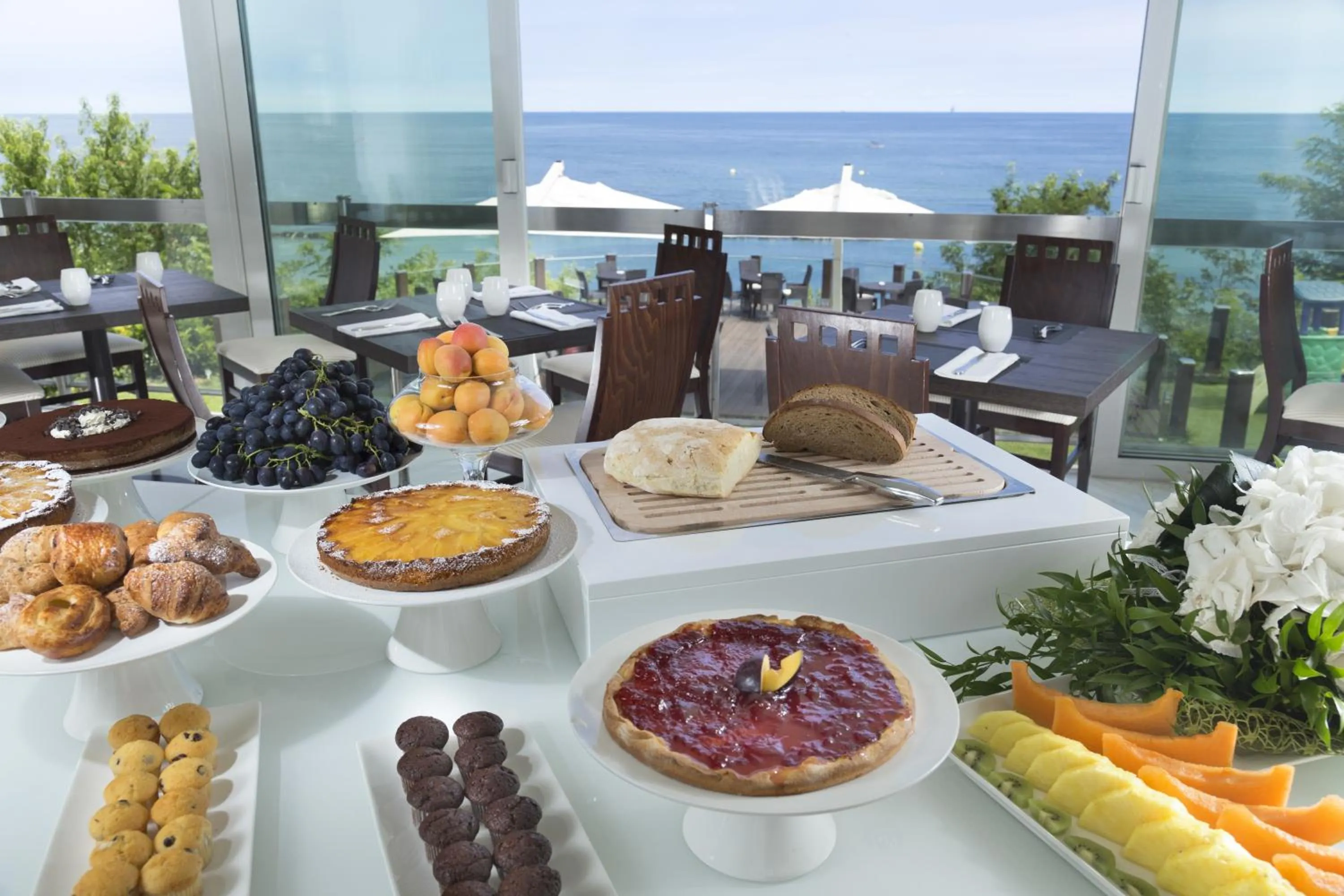 Restaurant/places to eat in Hotel Sans Souci