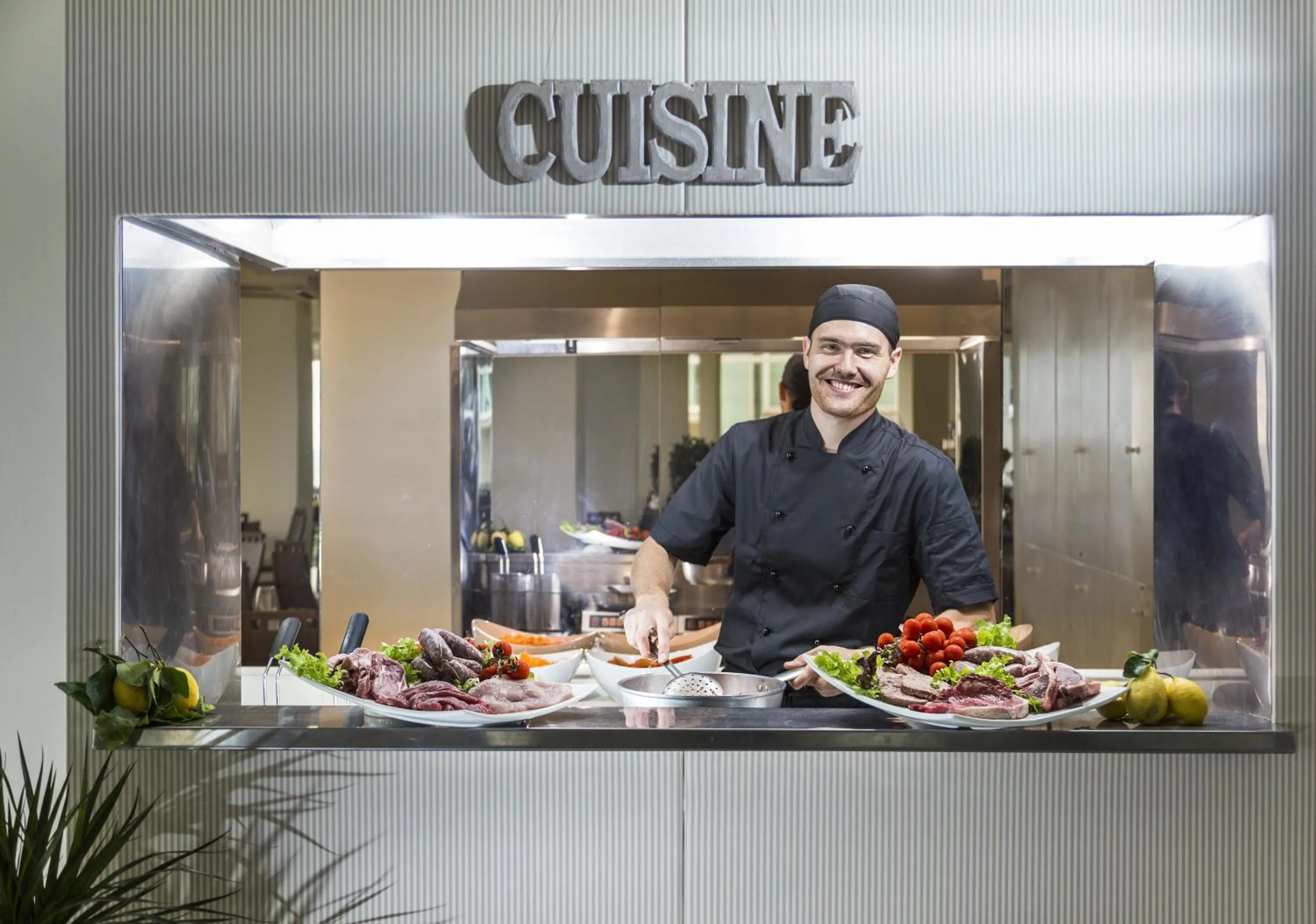 Restaurant/places to eat in Hotel Sans Souci