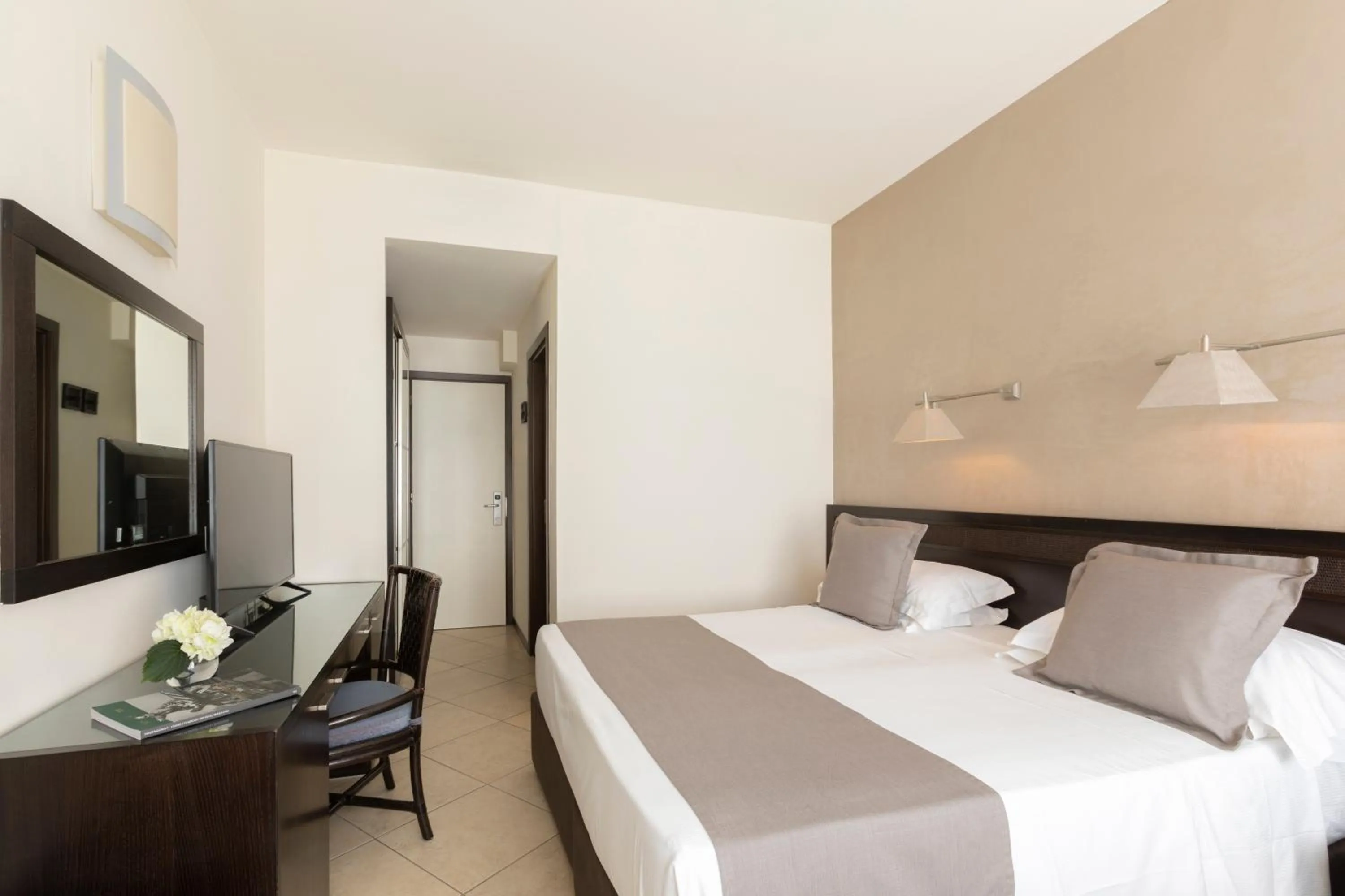 Bed in Hotel Sans Souci