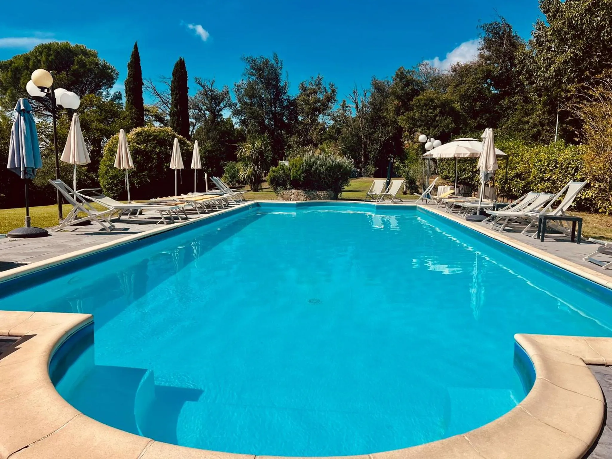 Swimming pool in Hotel Monti