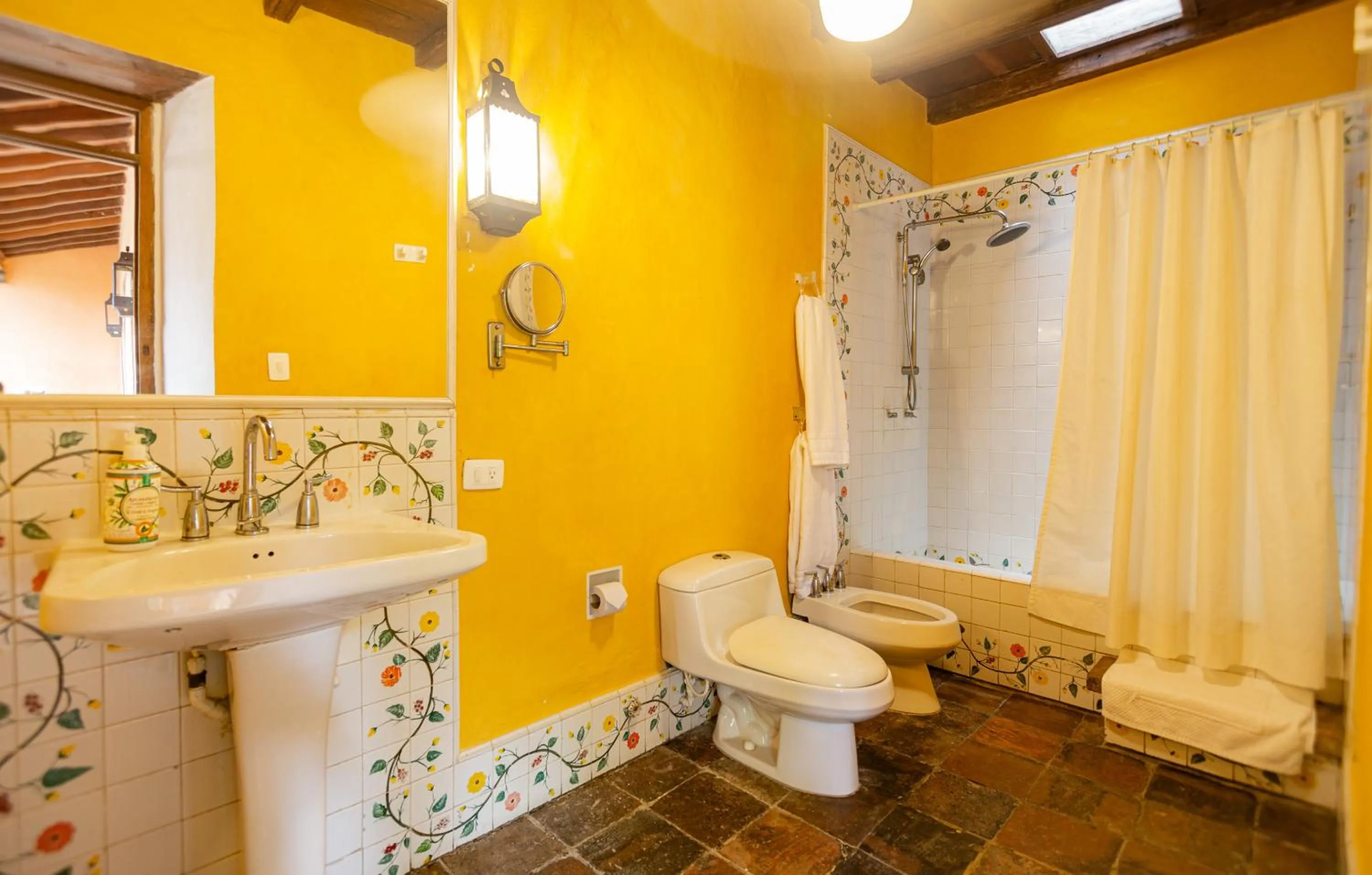 Shower in Casa Baloco