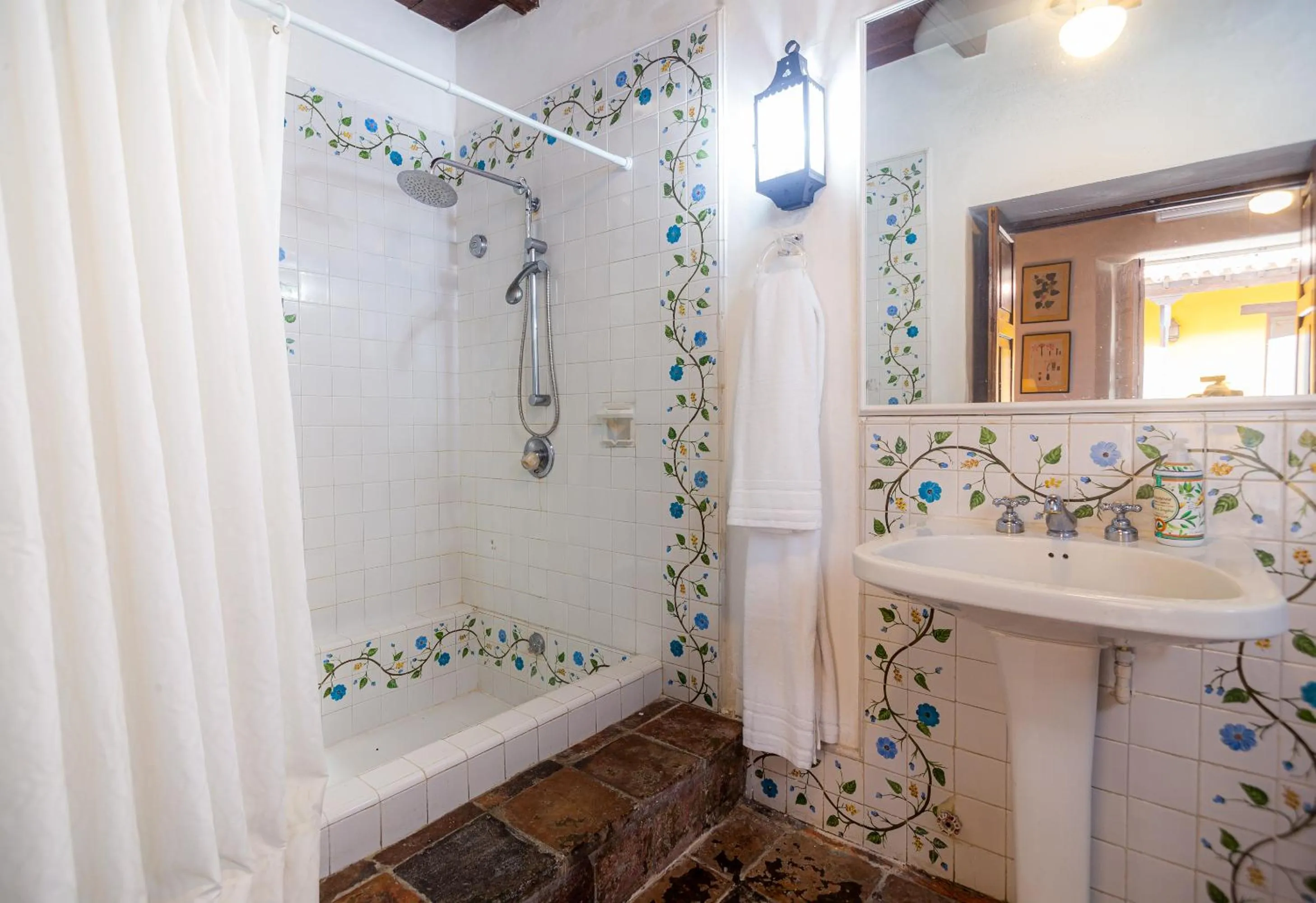 Shower in Casa Baloco