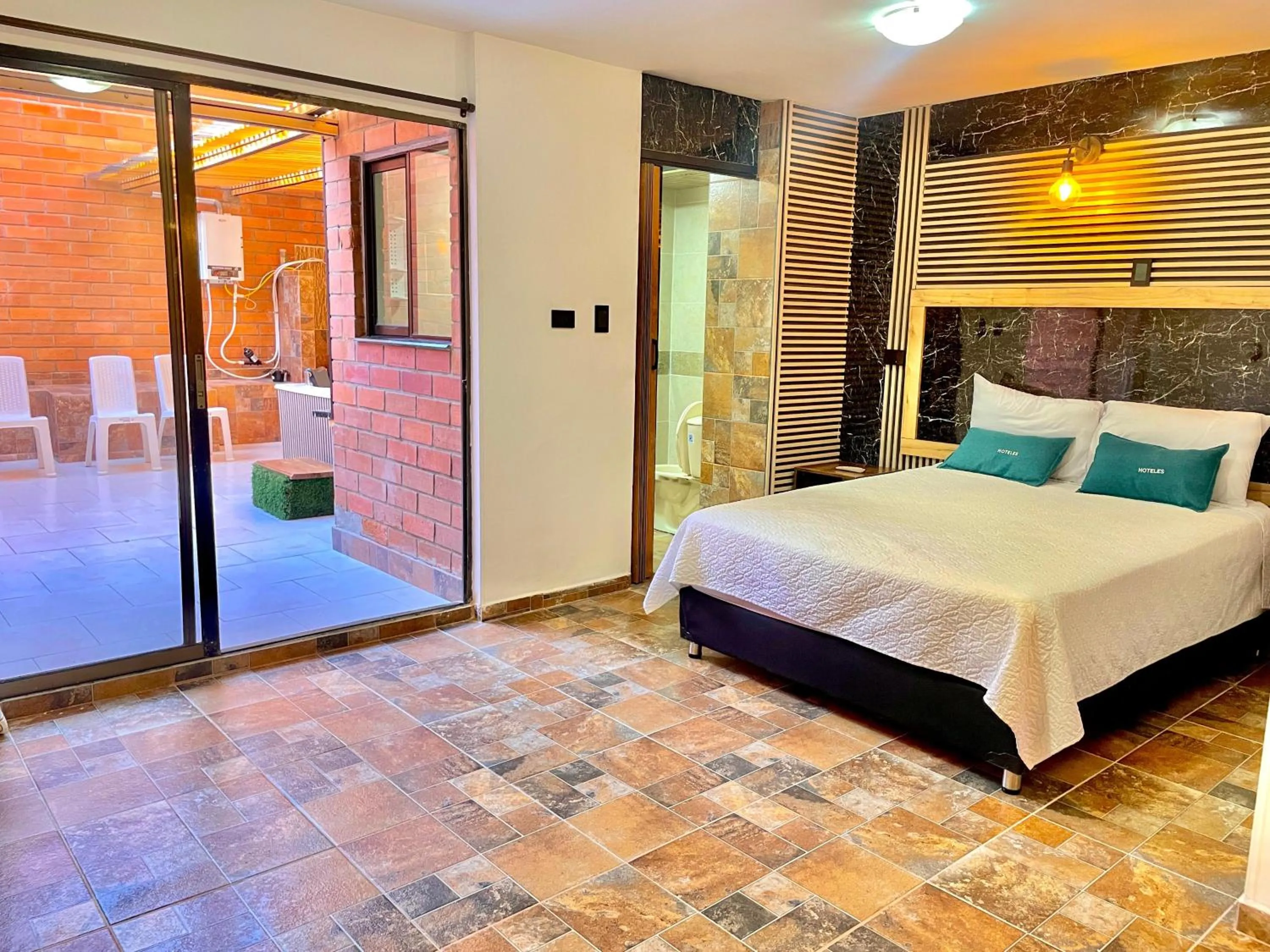 Patio, Bed in Hotel Torre Primavera