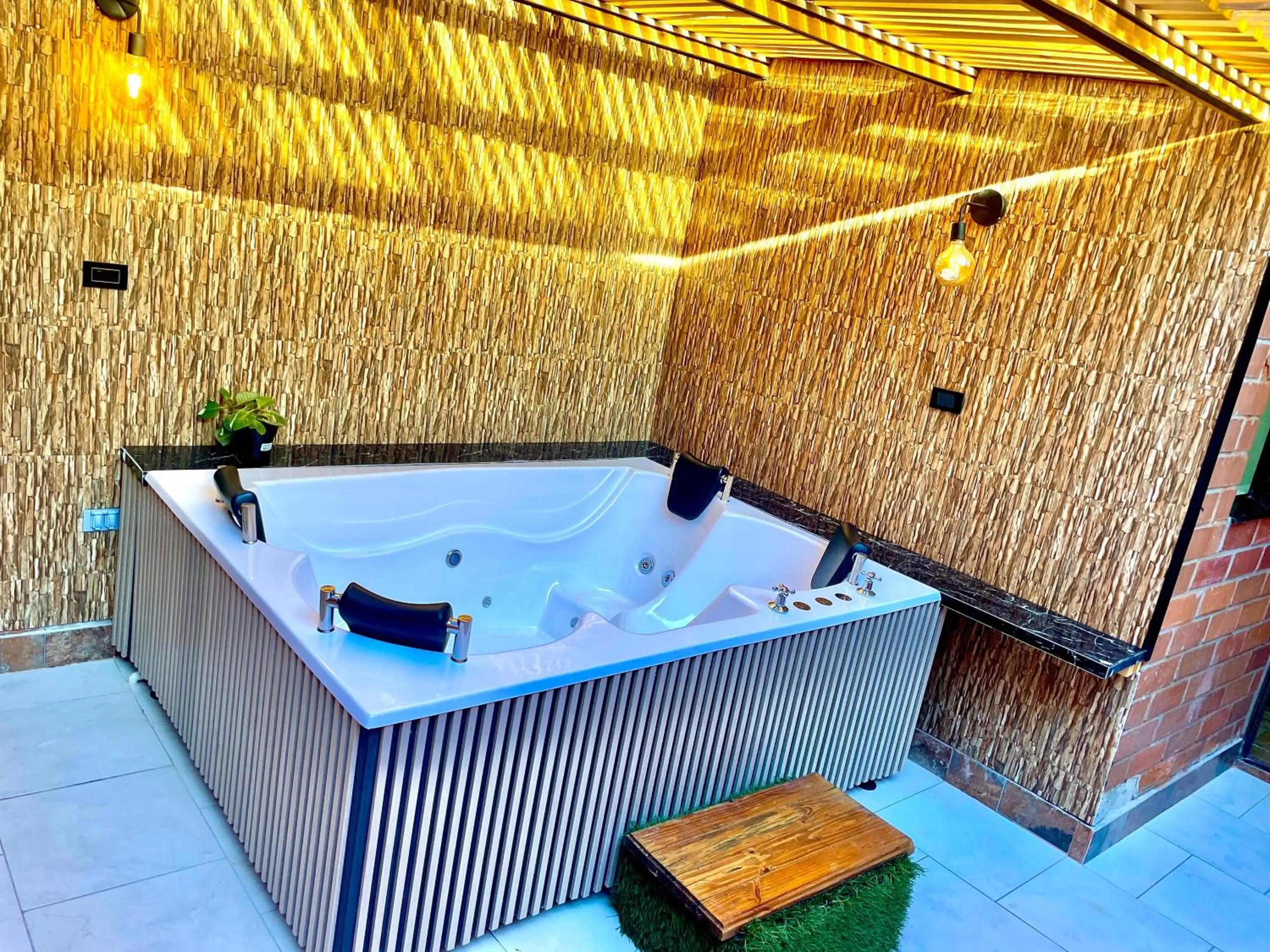 Hot Tub in Hotel Torre Primavera