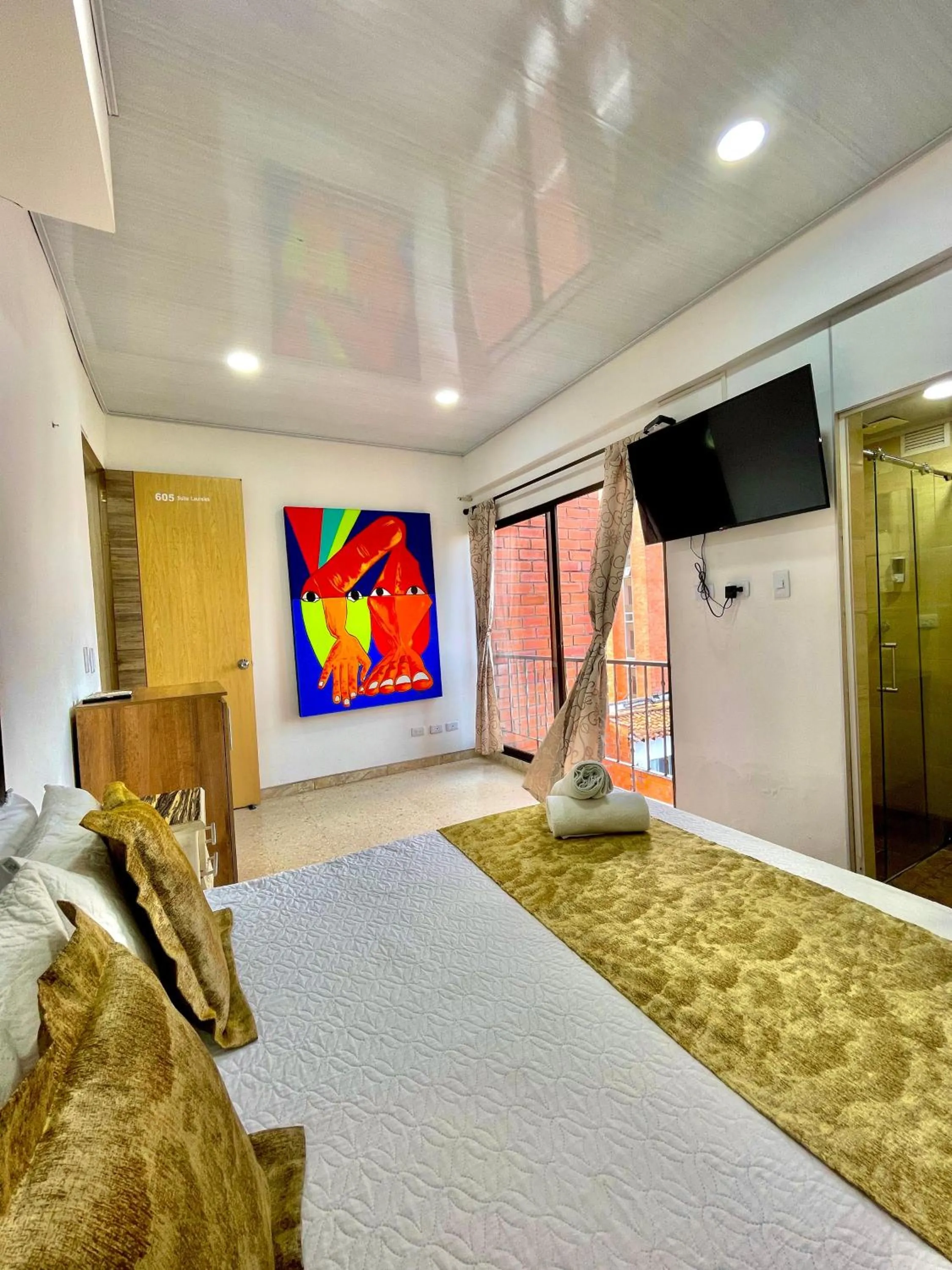 Bathroom, Bed in Hotel Torre Primavera