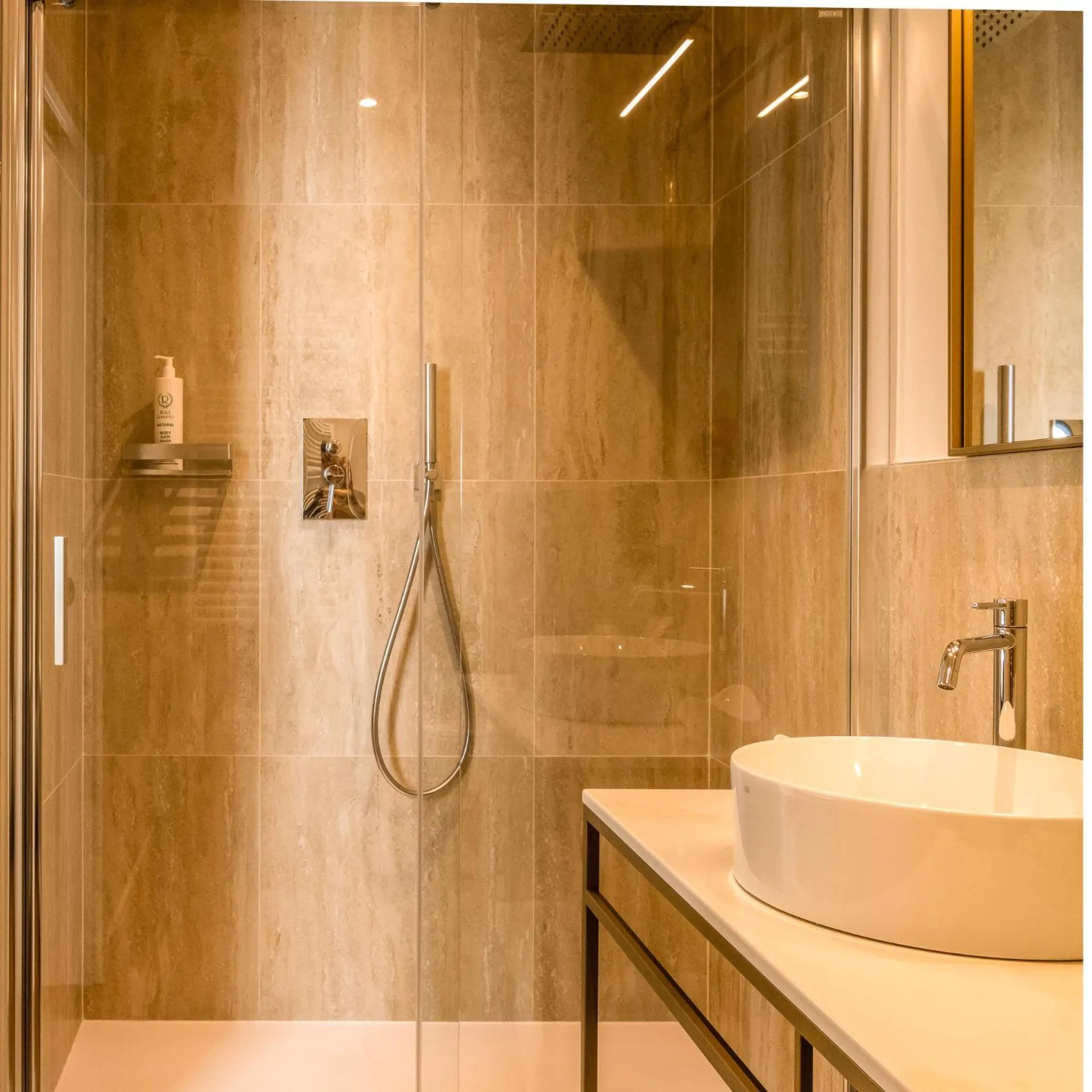 Shower in Hotel Rovereto