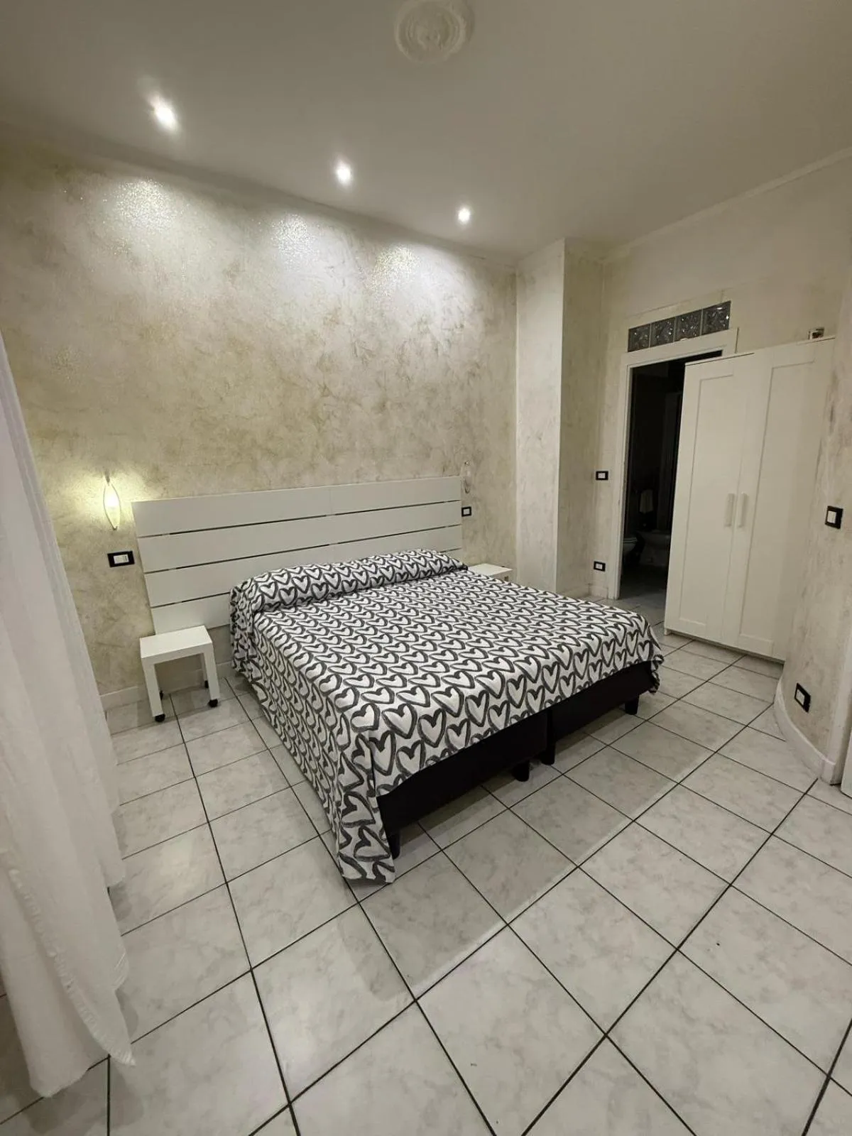 Bathroom, Bed in Pollon Inn Sanremo