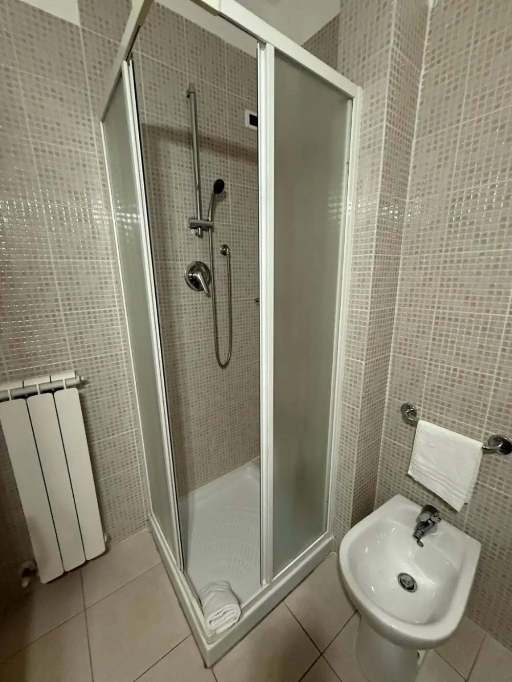 Shower in Pollon Inn Sanremo