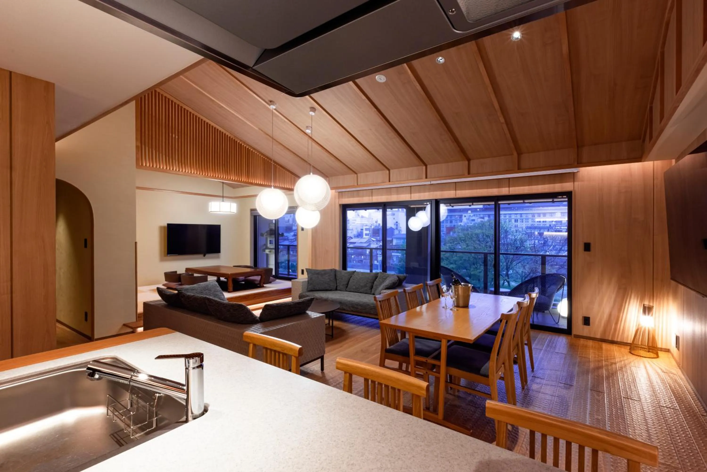 Photo of the whole room in Rinn Gion Shirakawa