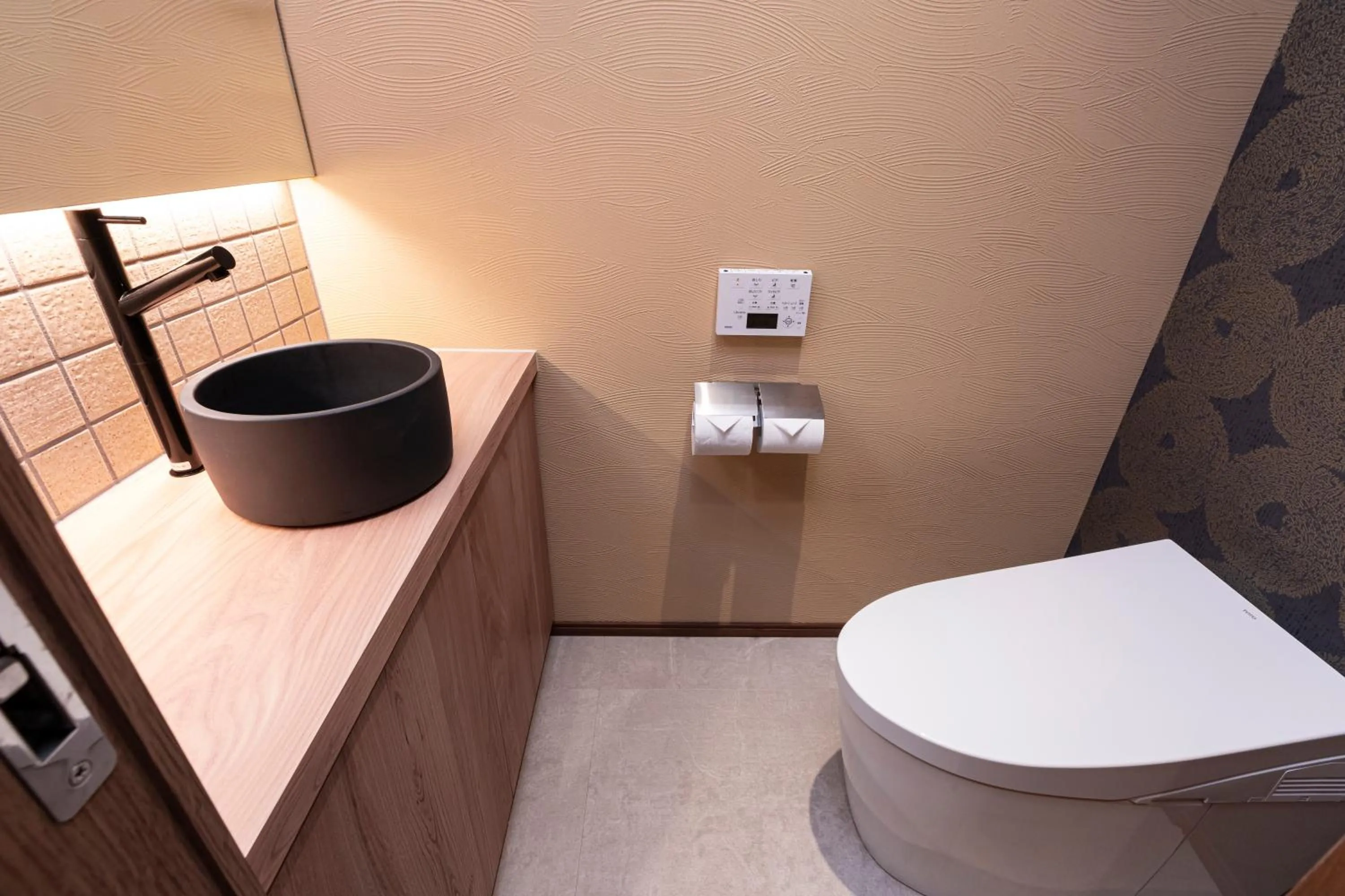 Toilet in Rinn Gion Shirakawa