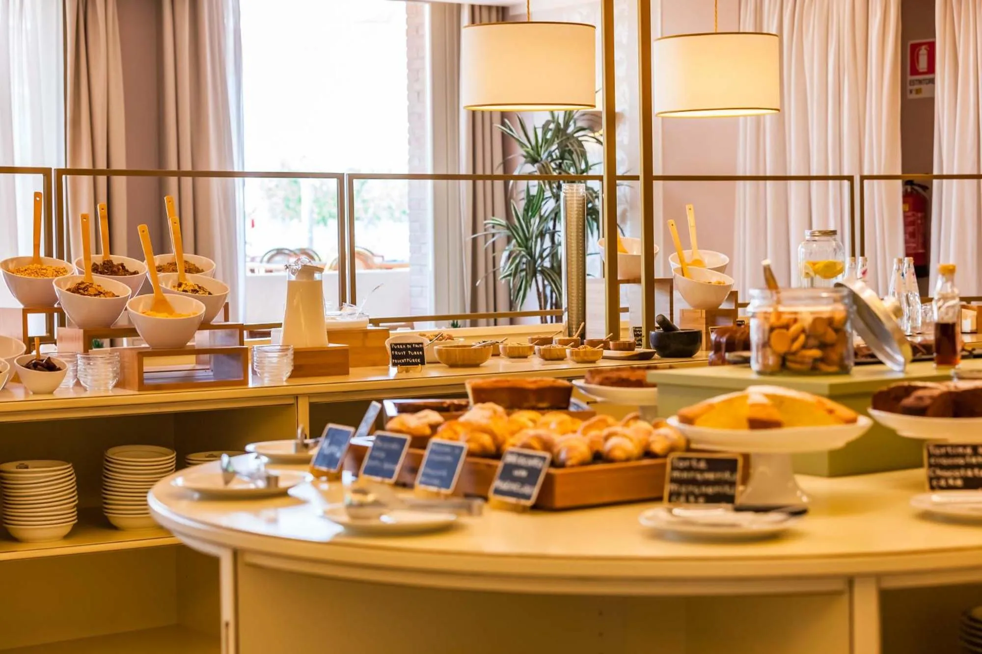 Buffet breakfast in Hotel Boffenigo - The Golden Hour