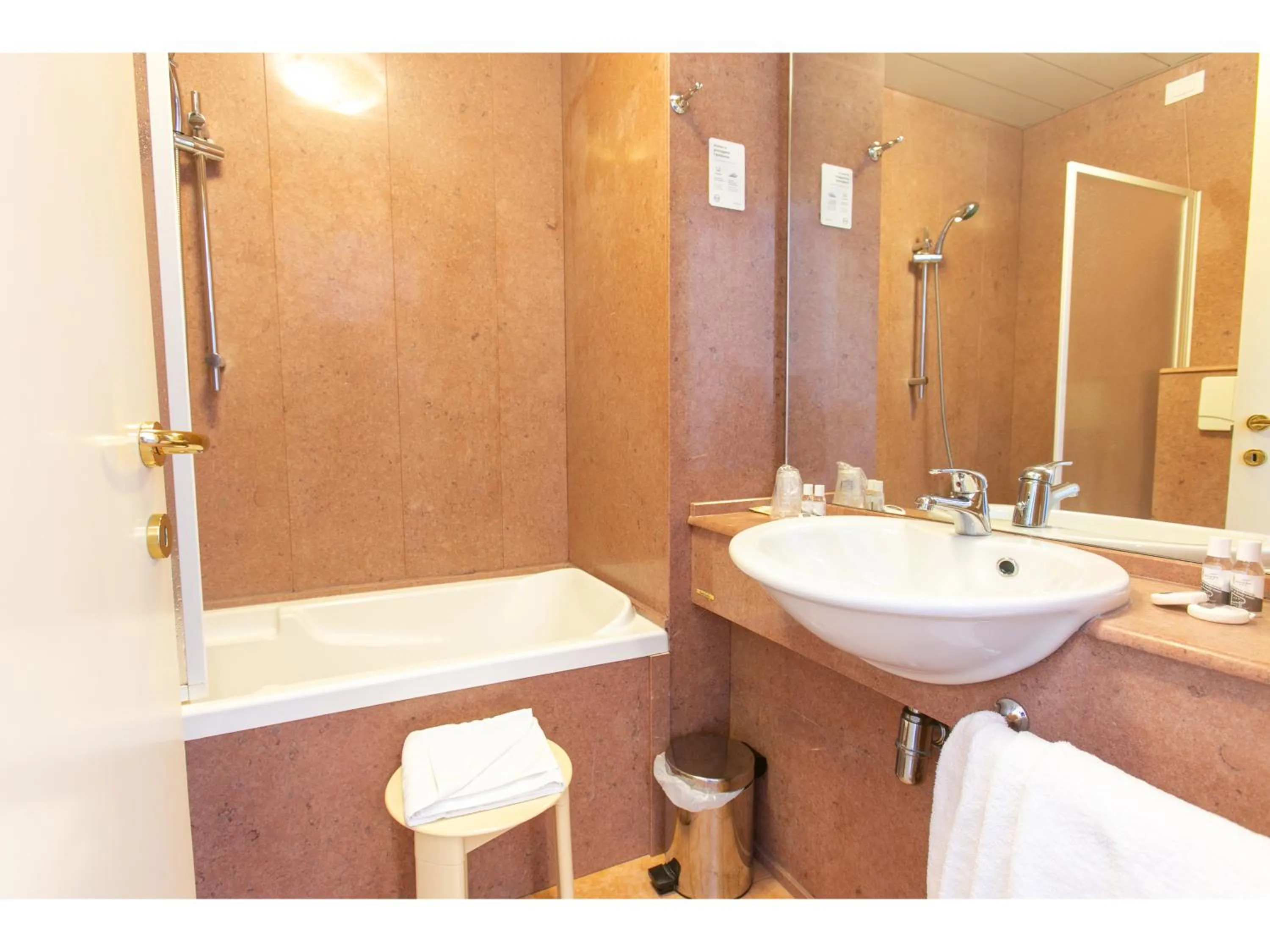 Bathroom in B&B HOTEL Riviera Celle Ligure