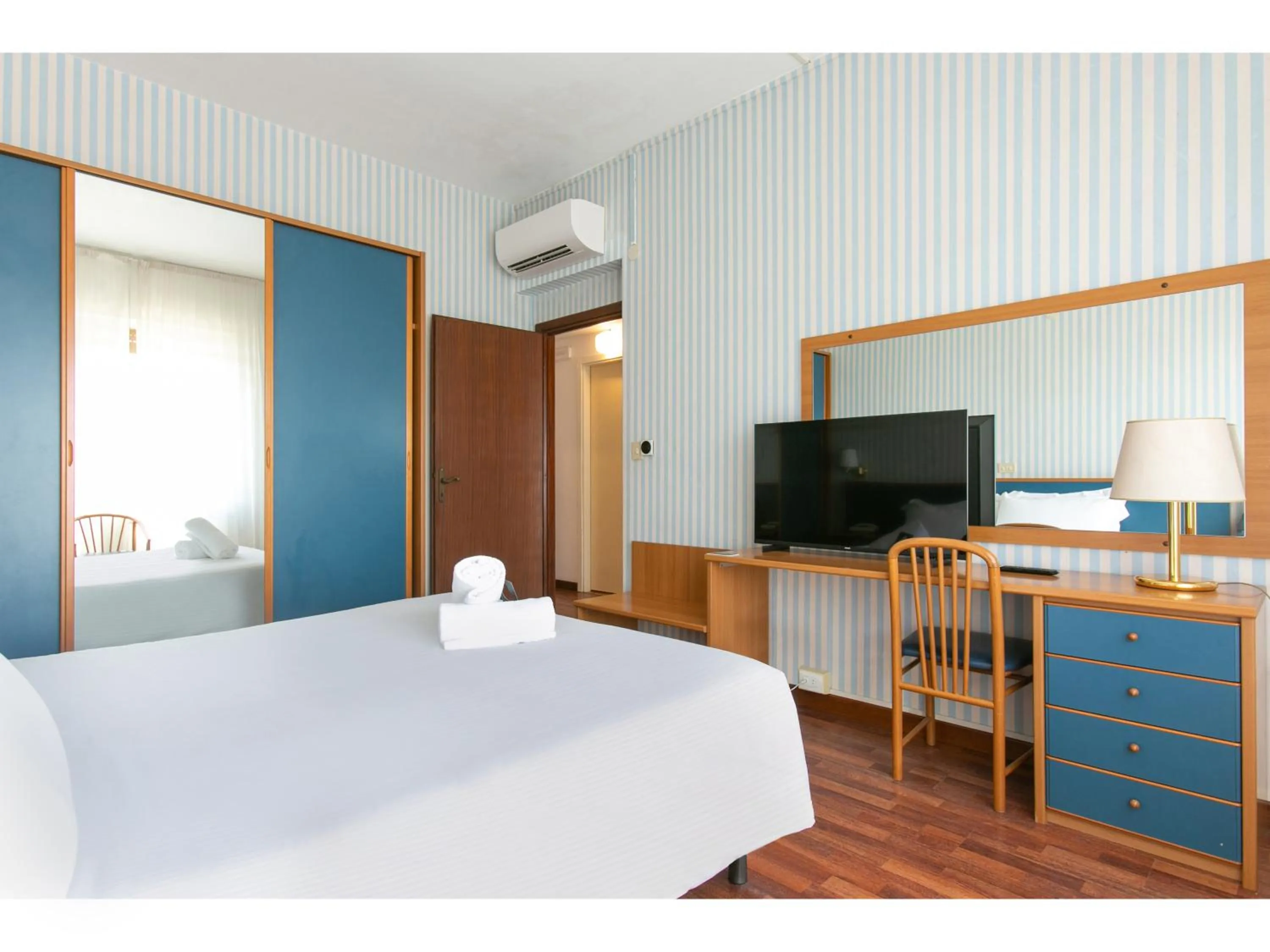 Bedroom, Bed in B&B HOTEL Riviera Celle Ligure