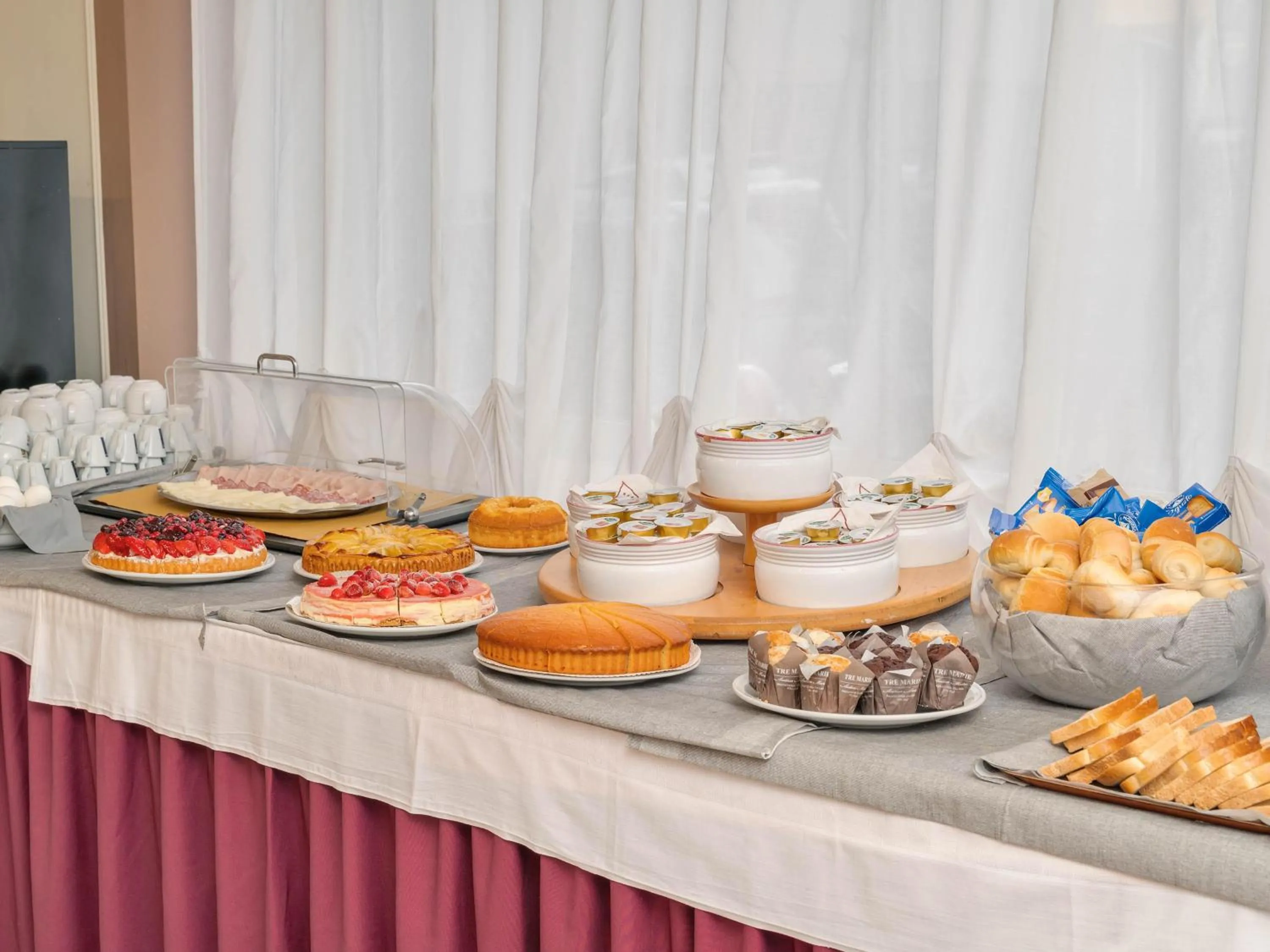 Restaurant/places to eat in B&B HOTEL Riviera Celle Ligure