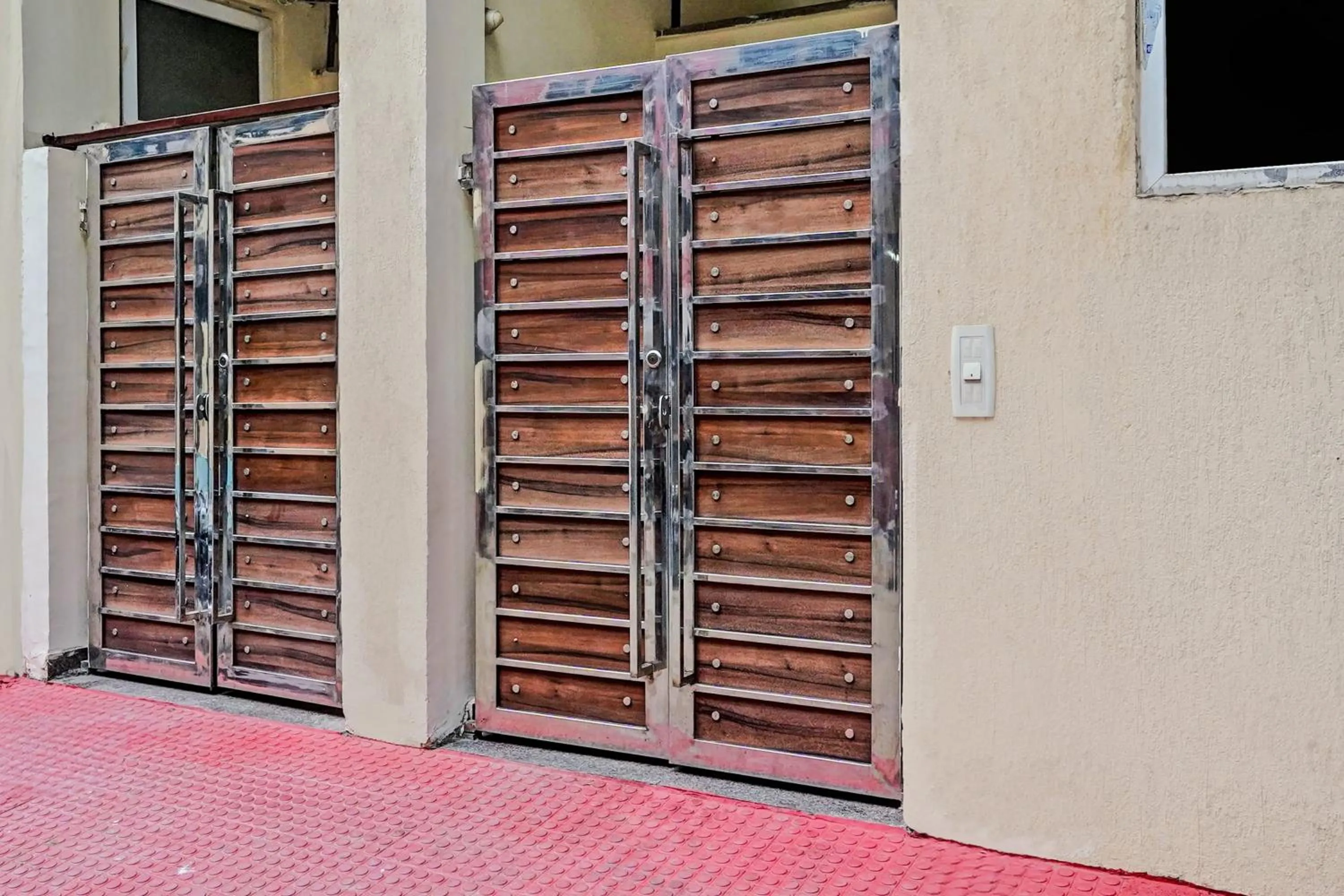 Facade/entrance in Royal Hotel