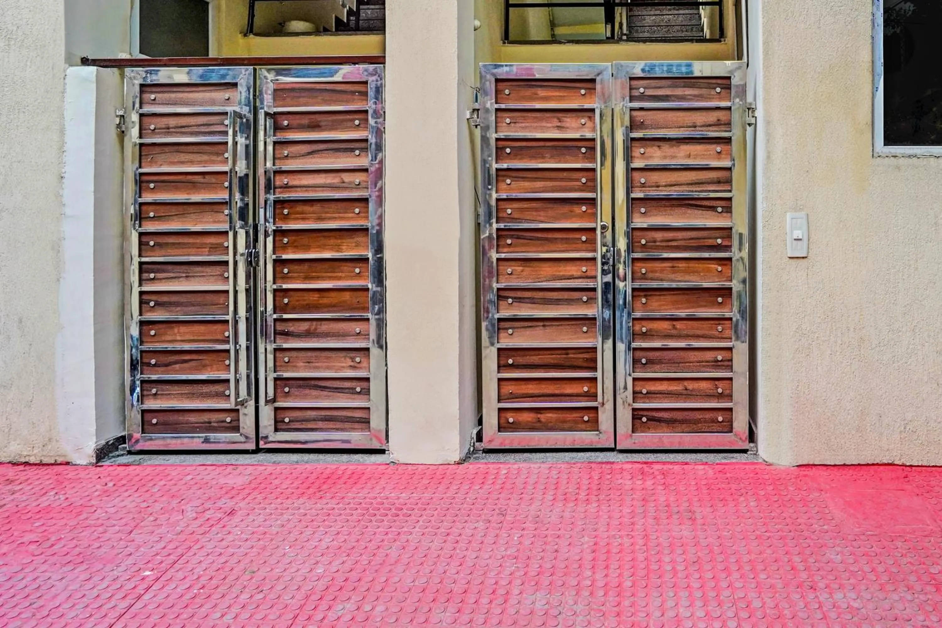 Facade/entrance in Royal Hotel