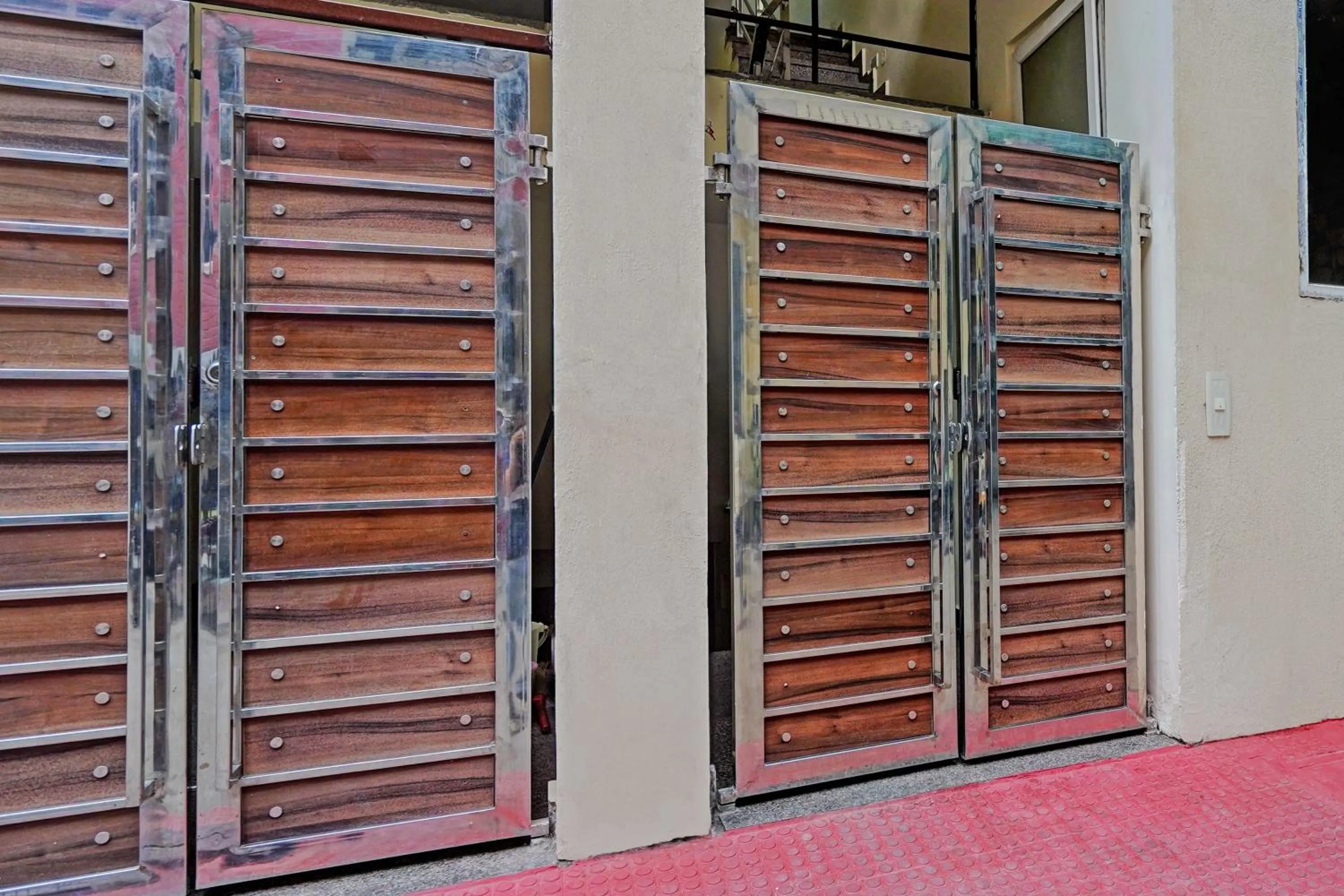 Facade/entrance in Royal Hotel