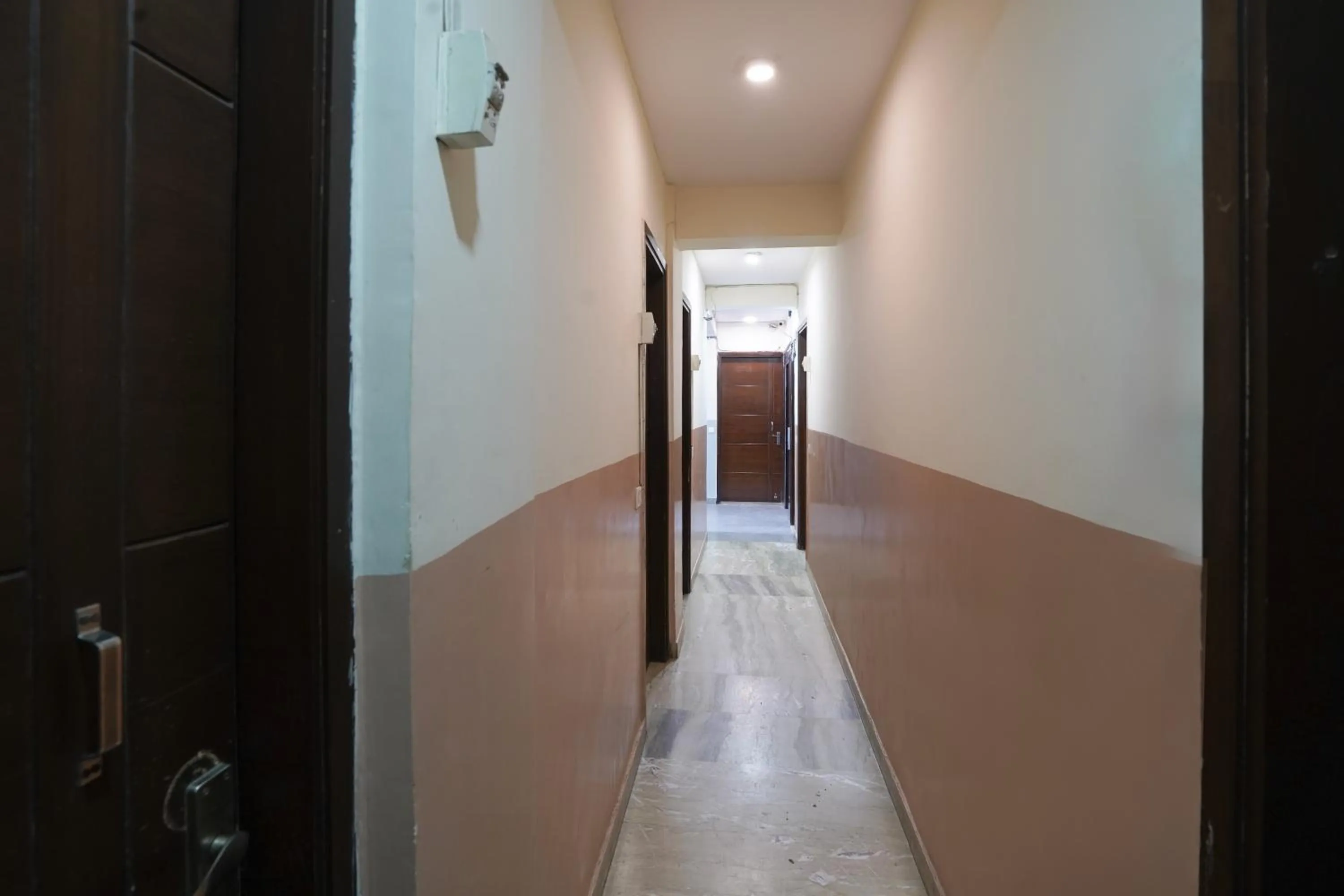 Hotel South Delhi Inn Just 10 Minute Away Form Nizamuddin Railway Station