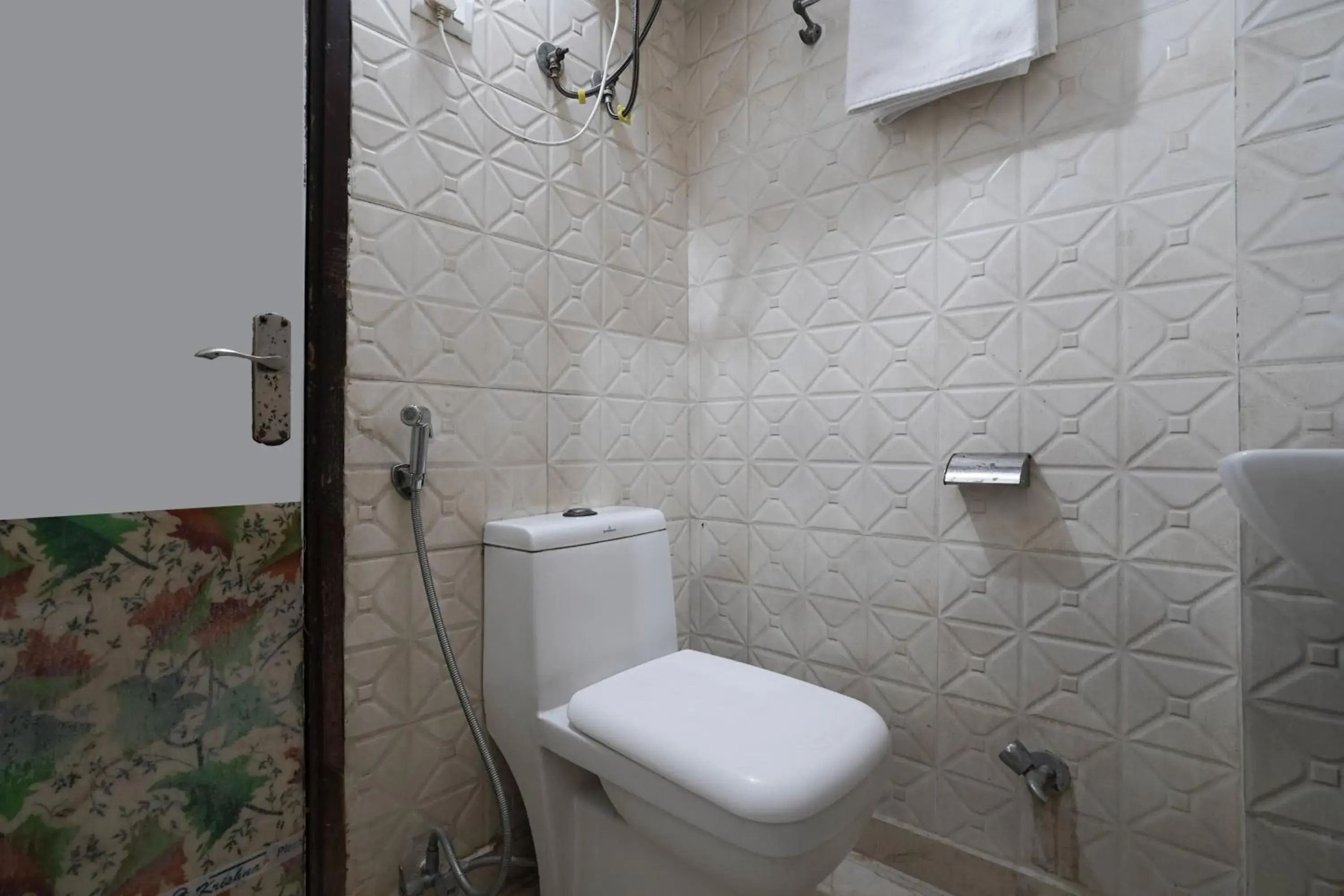 Family Suite in Hotel South Delhi Inn Just 10 Minute Away Form Nizamuddin Railway Station Family Suite in Hotel South Delhi Inn Just 10 Minute Away Form Nizamuddin Railway Station