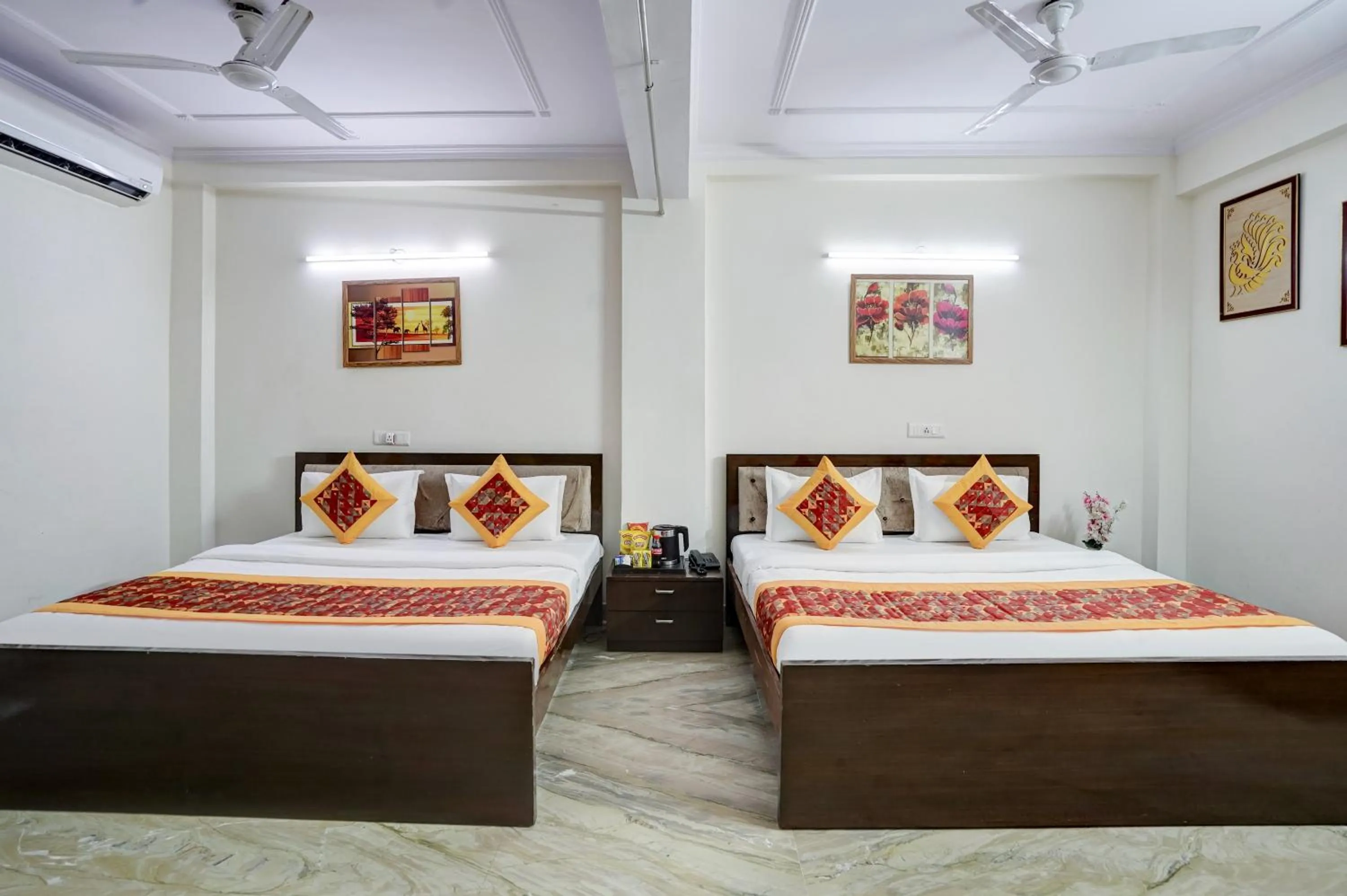 Bed in Hotel South Delhi Inn Just 10 Minute Away Form Nizamuddin Railway Station