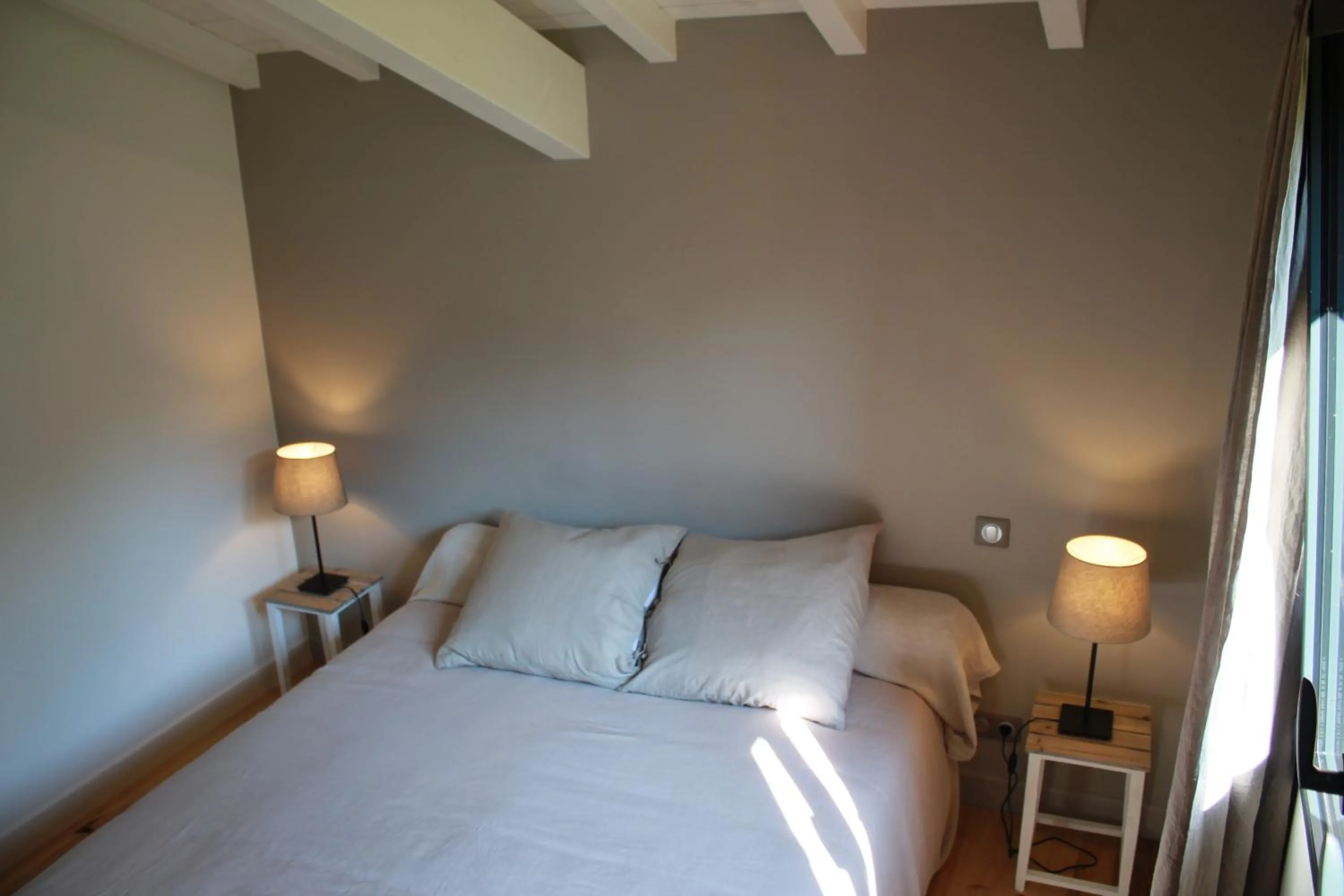 Photo of the whole room, Bed in Narbaitz Vacances