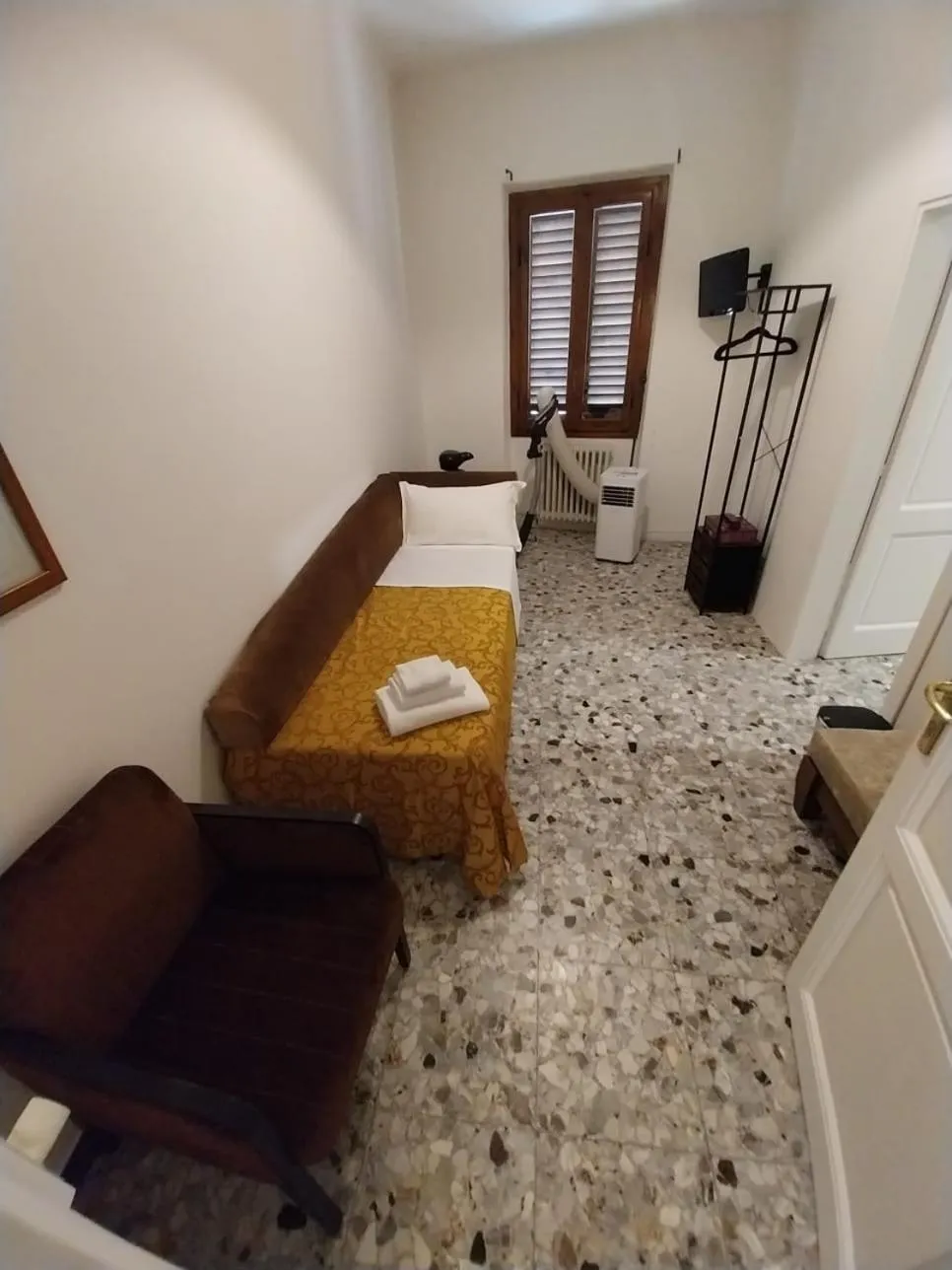 Bed in Hotel Montreal