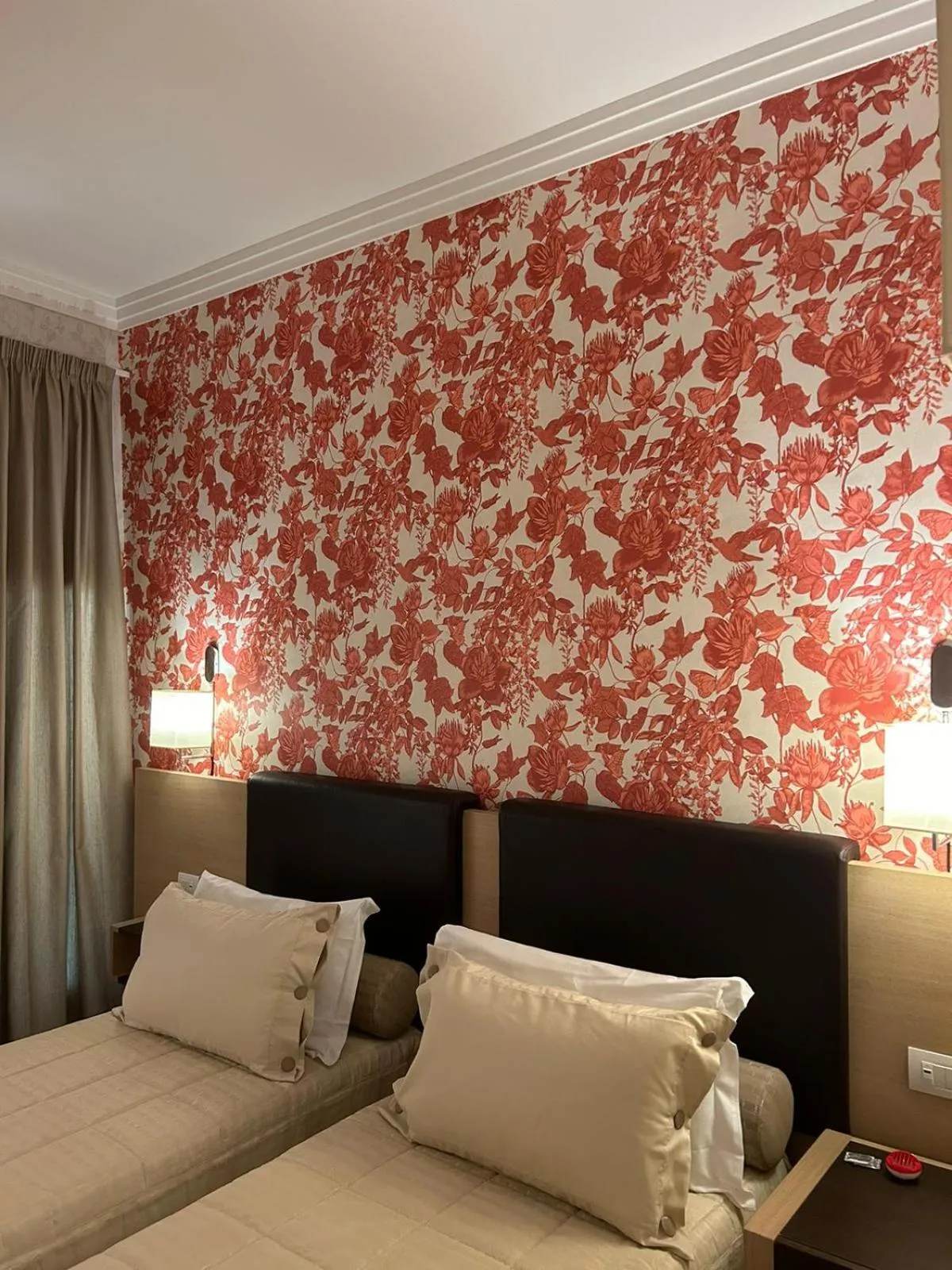 Bed in Hotel Montreal