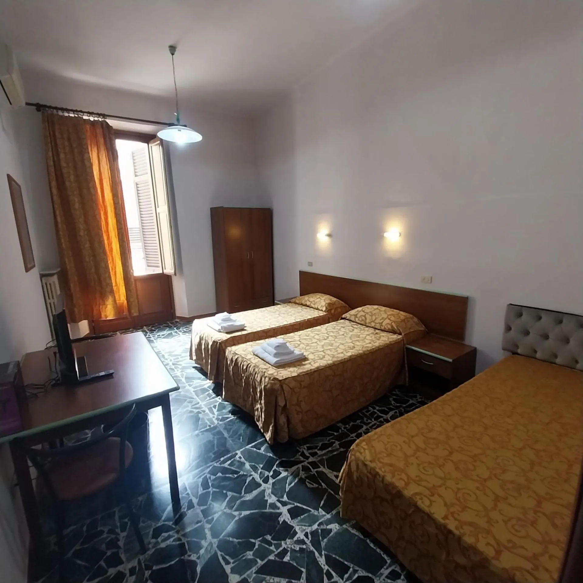 Bed in Hotel Montreal