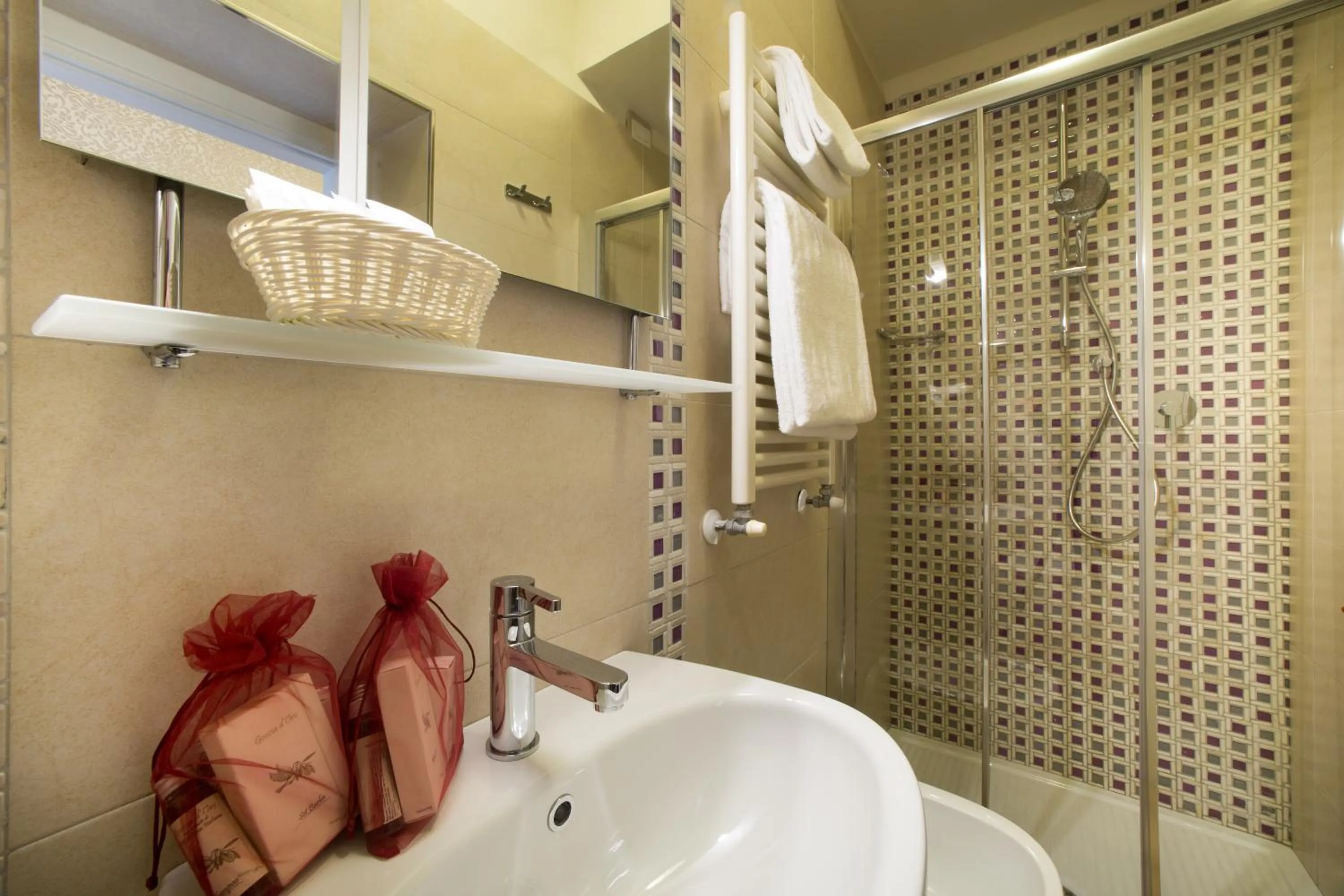 Bathroom in Hotel Montreal