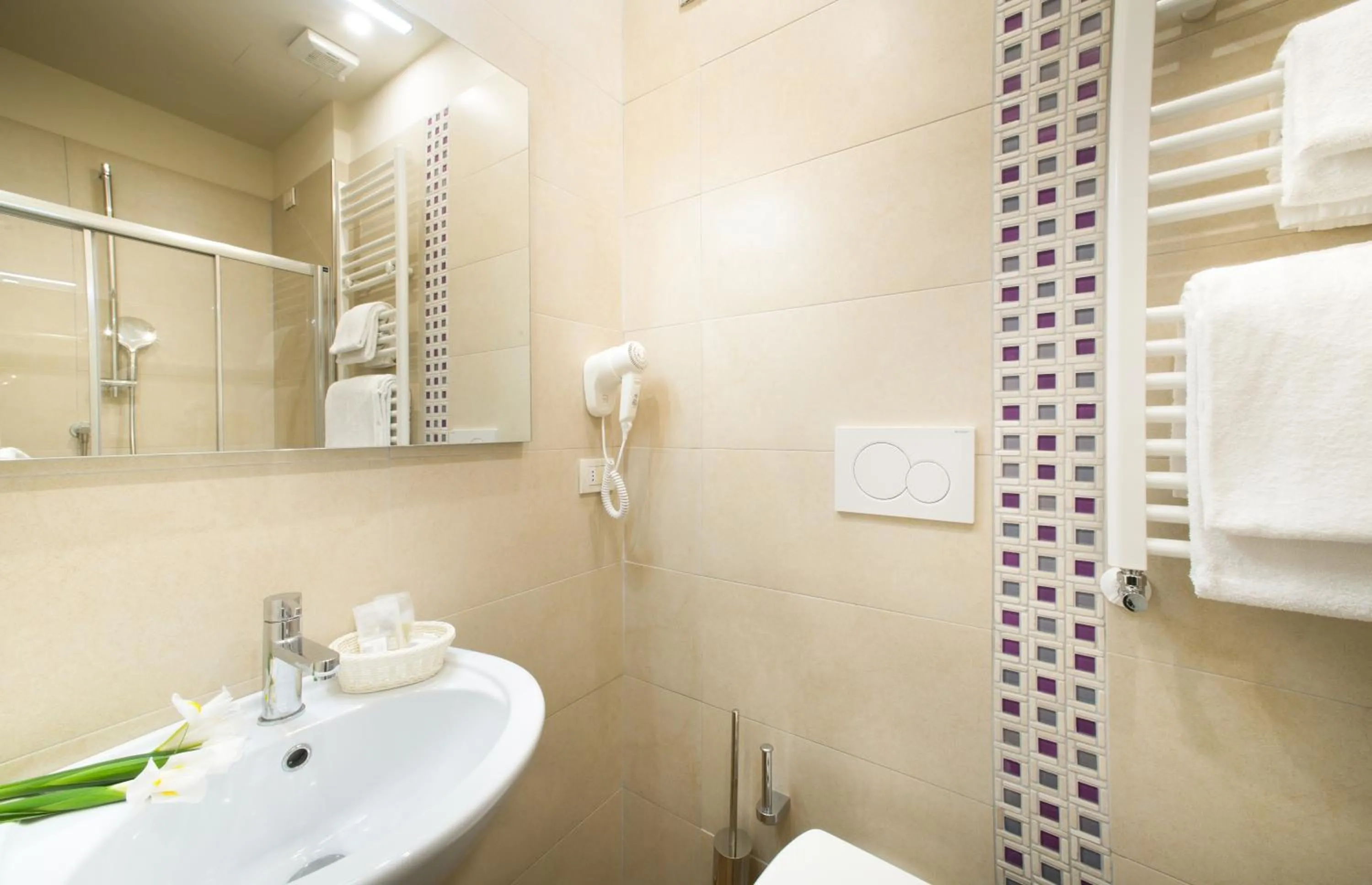 Bathroom in Hotel Montreal