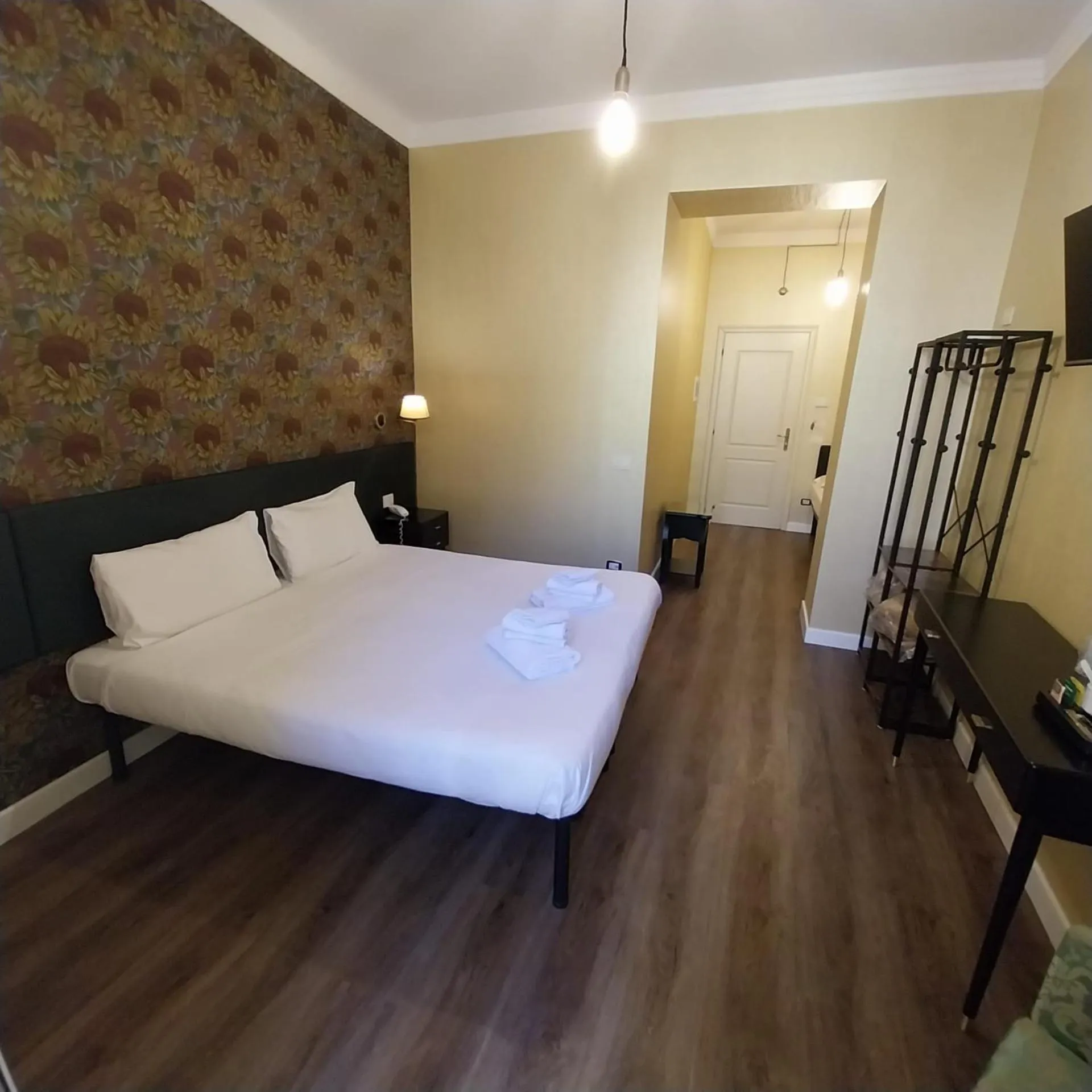 Bed in Hotel Montreal