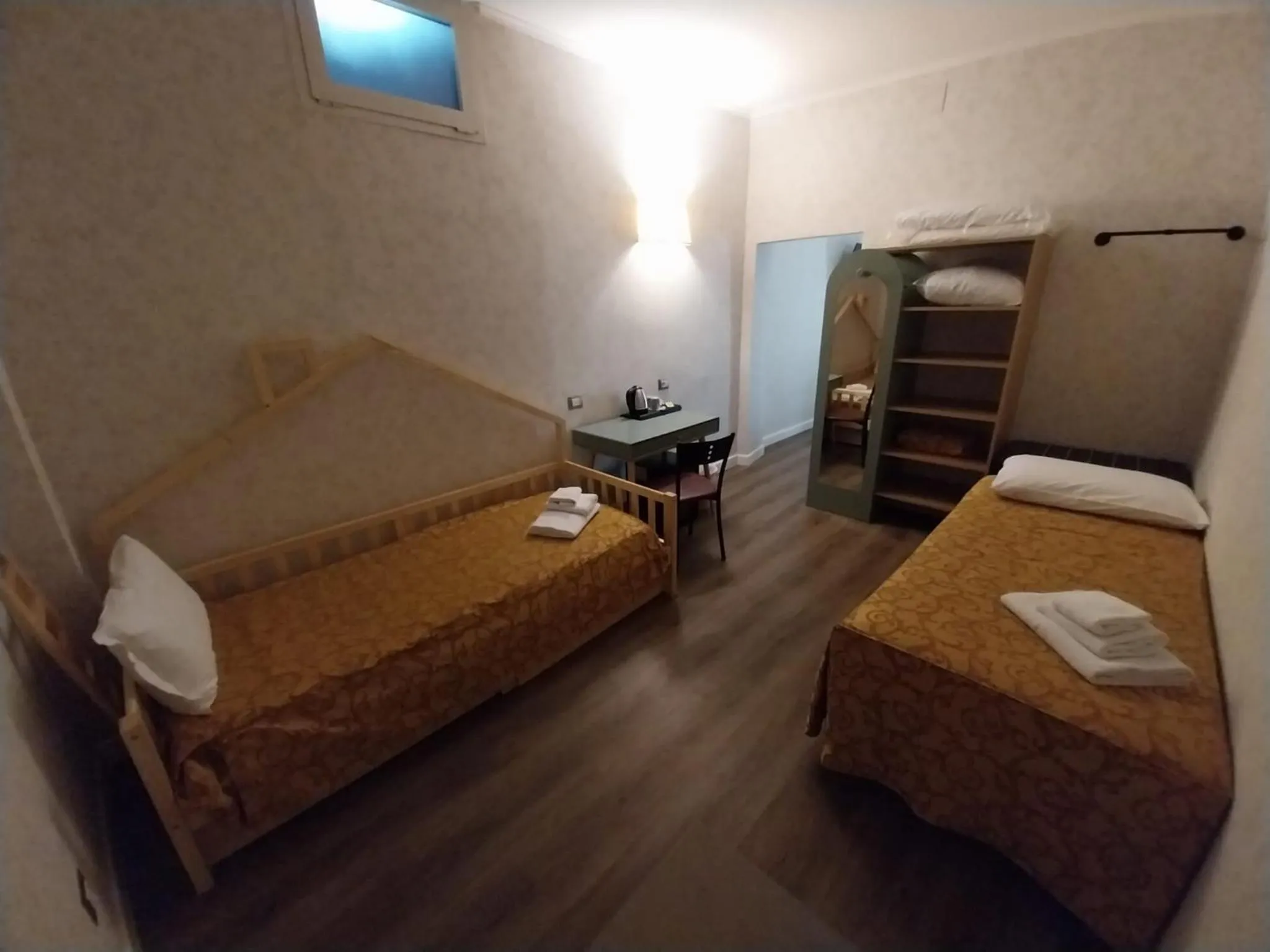 Bed in Hotel Montreal