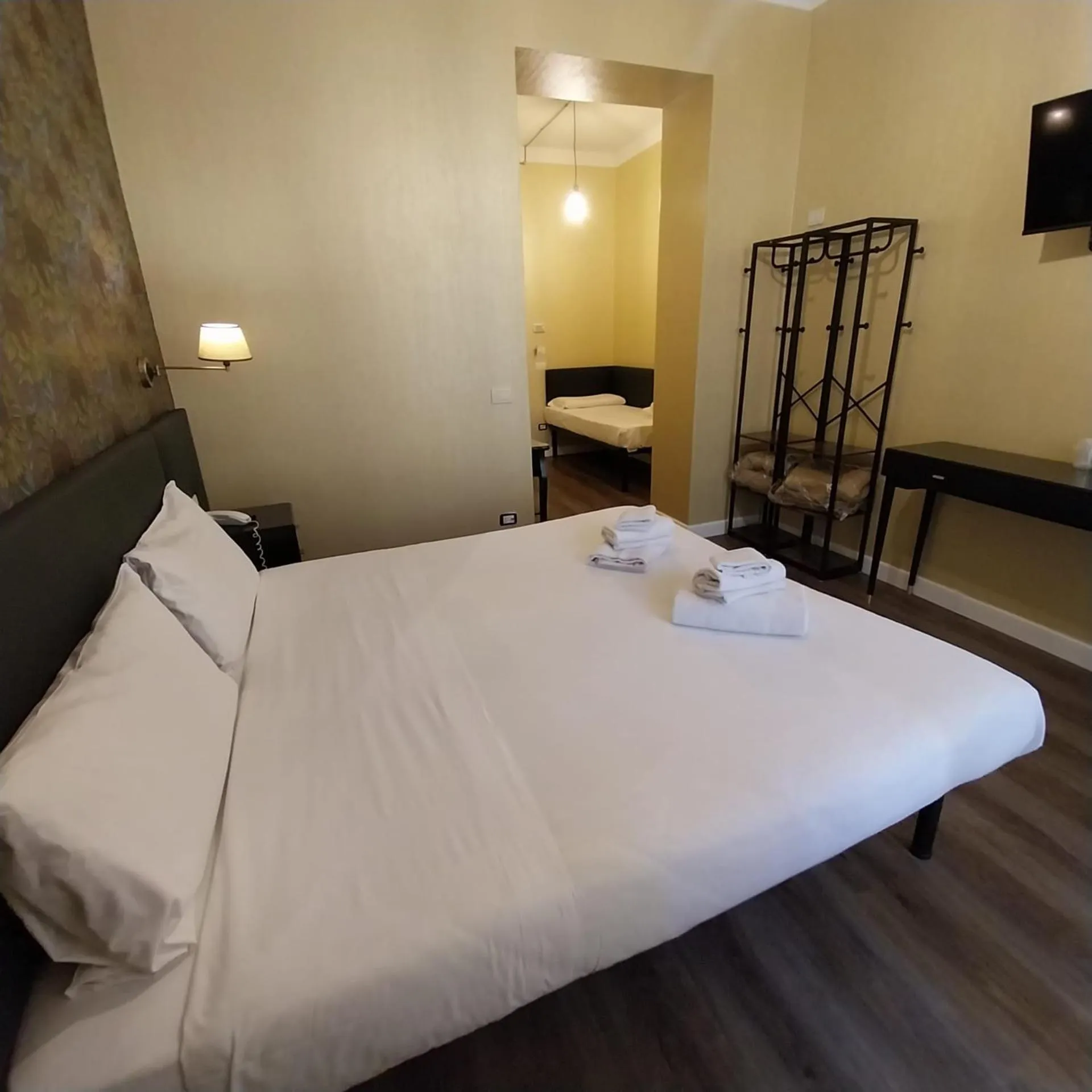 Bed in Hotel Montreal